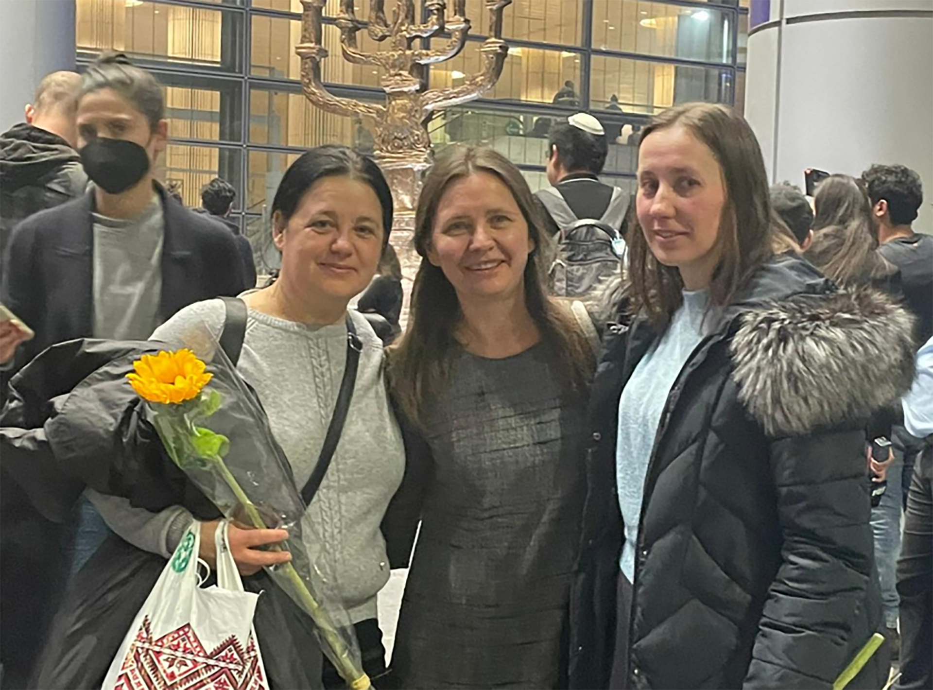 第二次世界大战期间 一个犹太女孩被乌克兰家庭救了下来 现在她的孙子们正在回馈青睐 Infobae