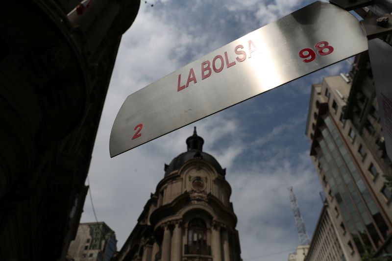 Una vista del edificio de la Bolsa de Santiago, Chile (REUTERS/Ivan Alvarado)