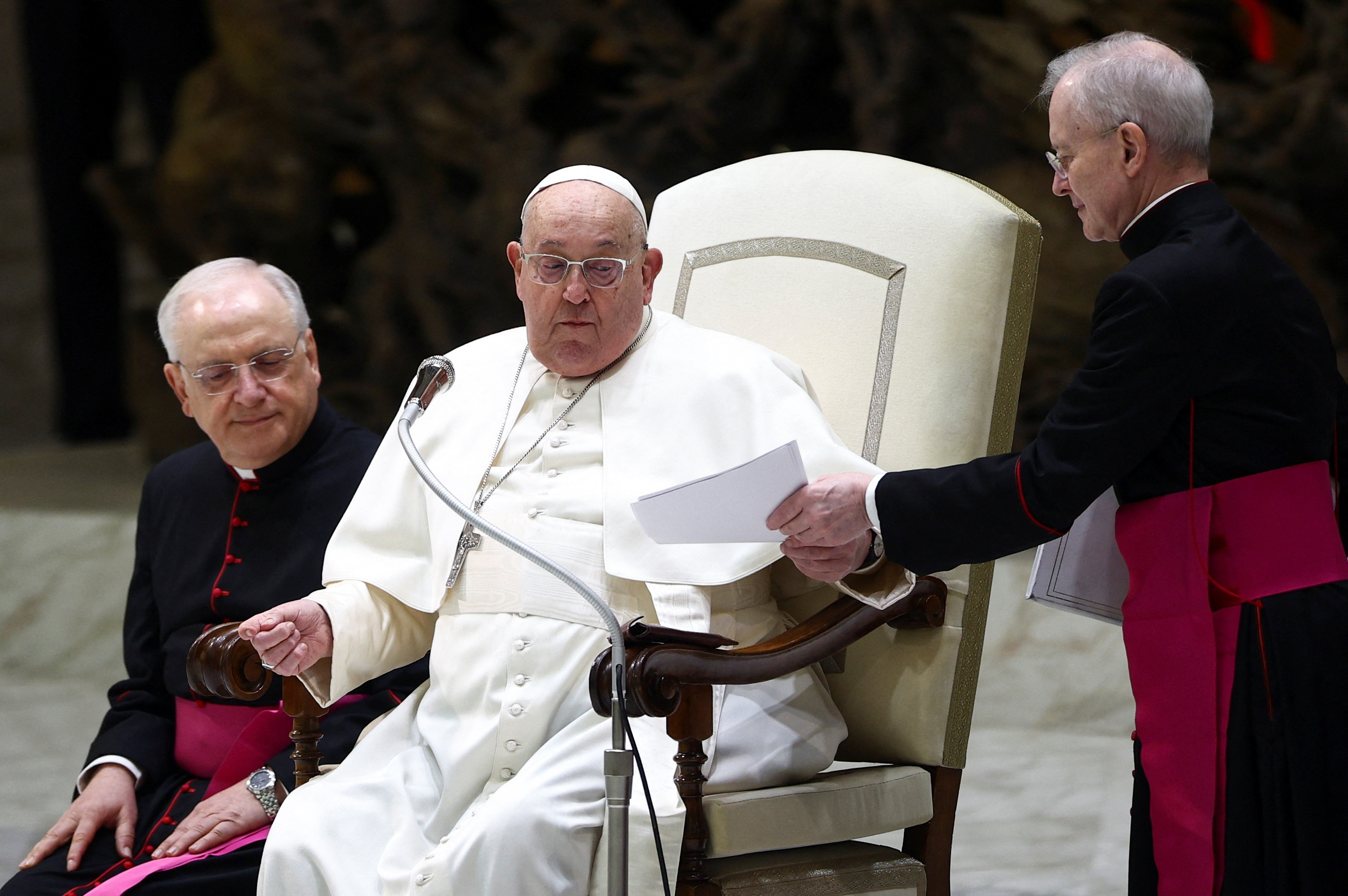 El papa Francisco volvió a delegar una lectura en público debido a una persistente bronquitis