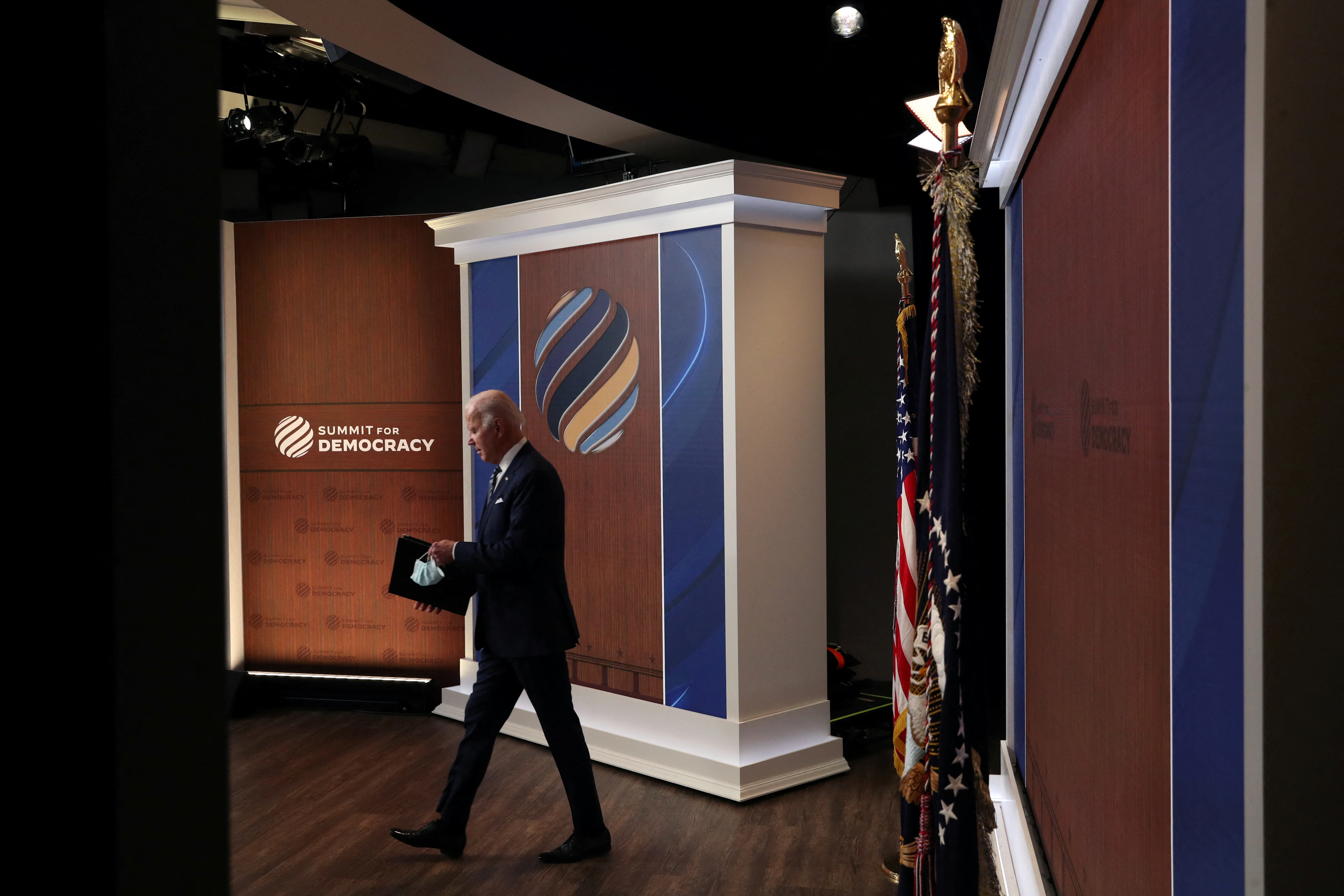 El presidente Joe Biden encabezó la Cumbre por la Democracia (Foto: REUTERS/Leah Millis)