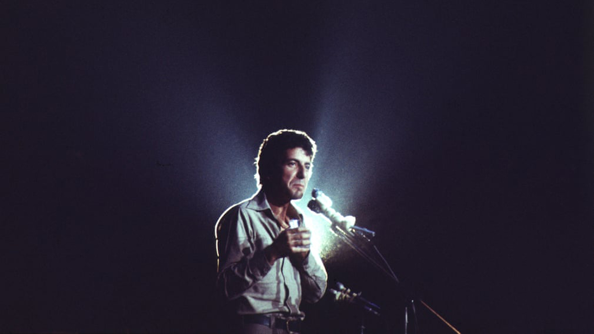 Cohen fue introducido en el Salón de la Fama del Rock and Roll de los Estados Unidos y en el de Canadá. También recibió la Orden de Canadá, la Orden Nacional de Quebec y el Premio Príncipe de Asturias de las Letras. (Jan Persson/Redferns)