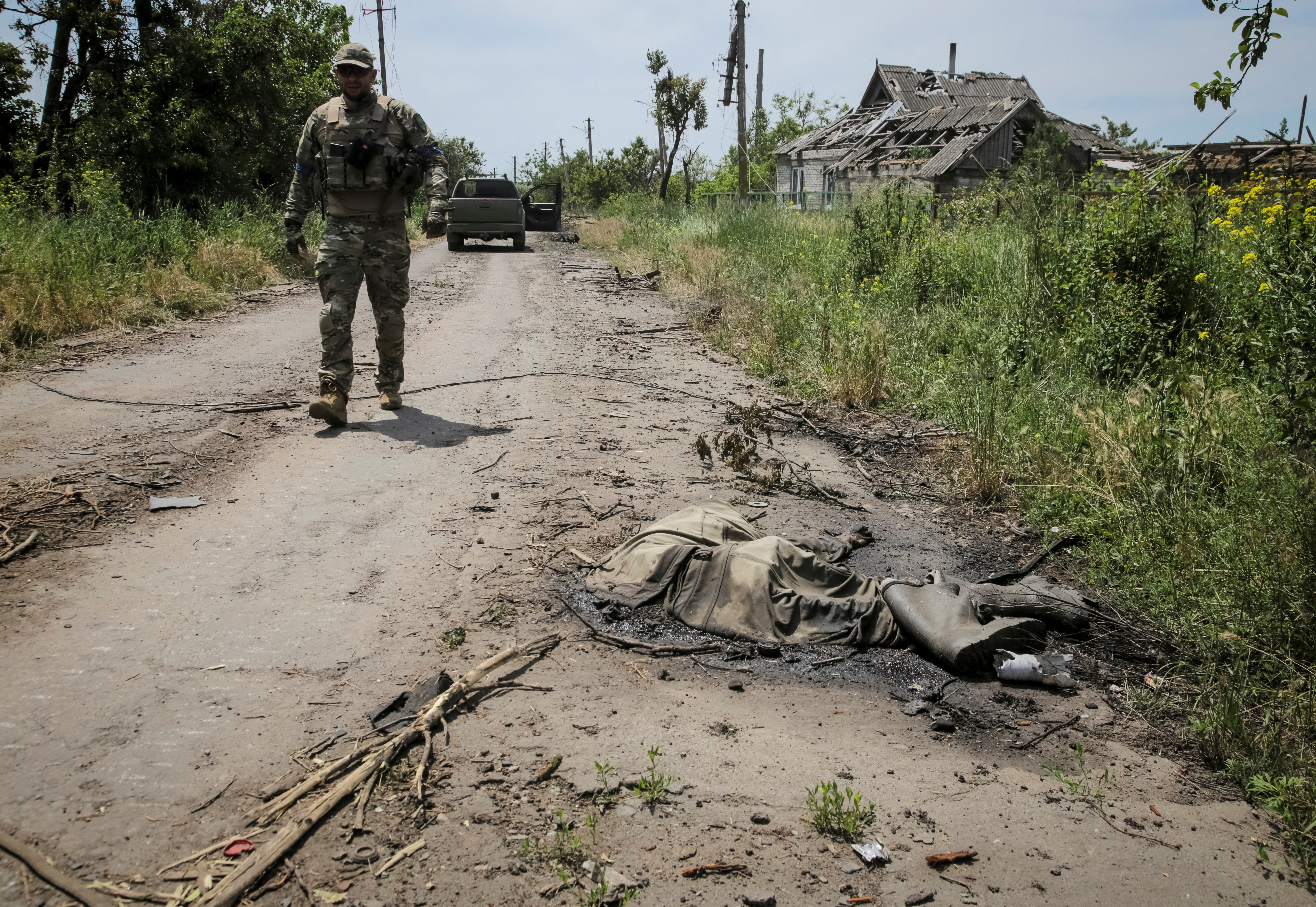 Un soldado ruso muerto en Neskuchne (REUTERS/Oleksandr Ratushniak)