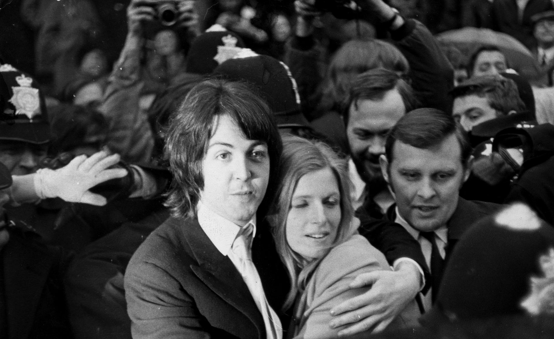 Se casaron el 12 de marzo de 1969. La boda fue un gran acontecimiento mediático. era el último Beatle soltero (Photo by Keystone/Getty Images)