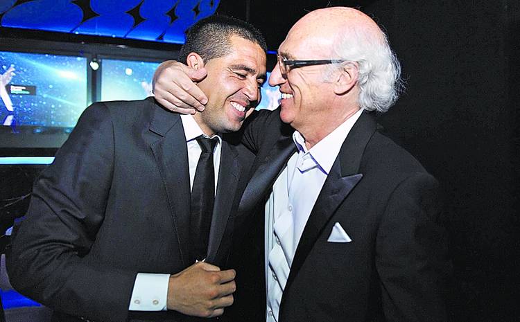 Carlos Bianchi y Juan Román Riquelme, hoy vicepresidente de Boca Juniors