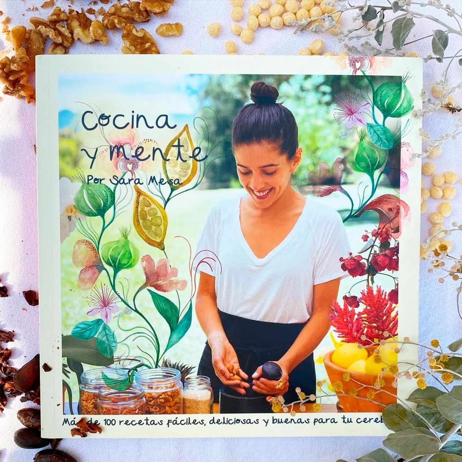 'Cocina y Mente', otro título de la neurorradióloga colombiana Sara Mesa en donde presenta un recetario saludable