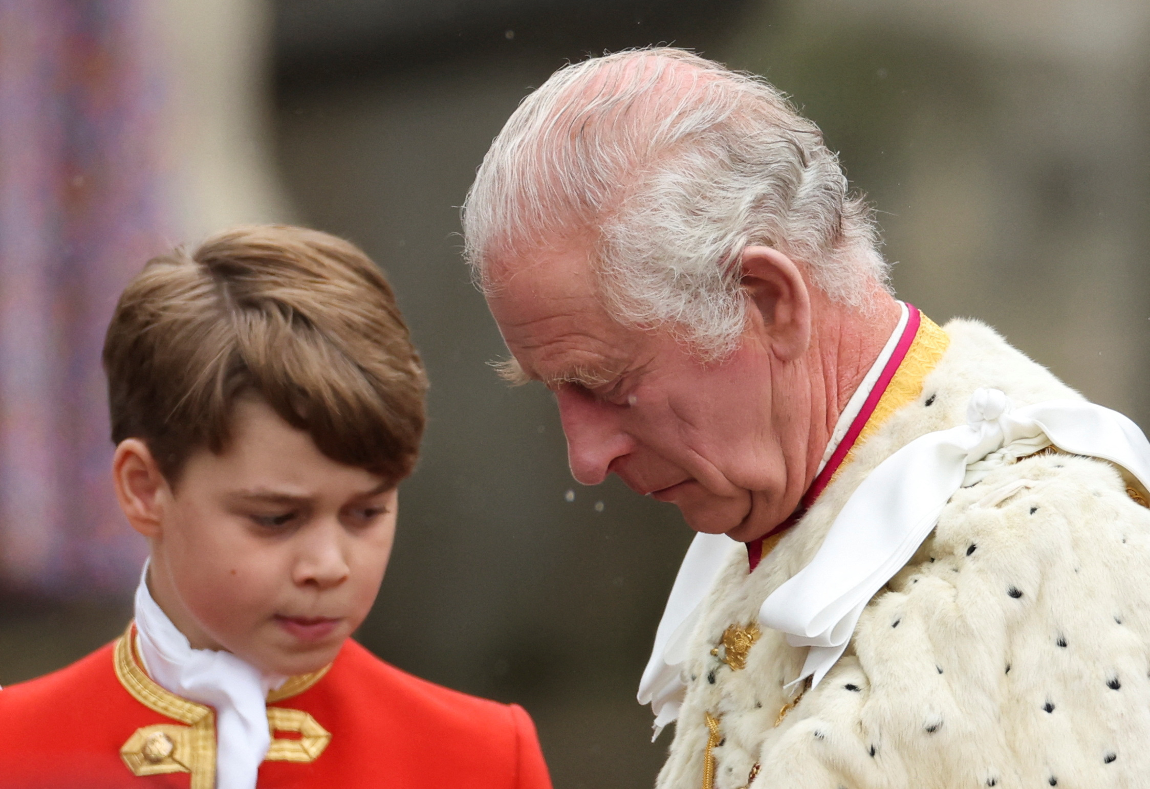 Los divertidos gestos de los hijos de William y Kate en la ceremonia de coronación de Carlos III