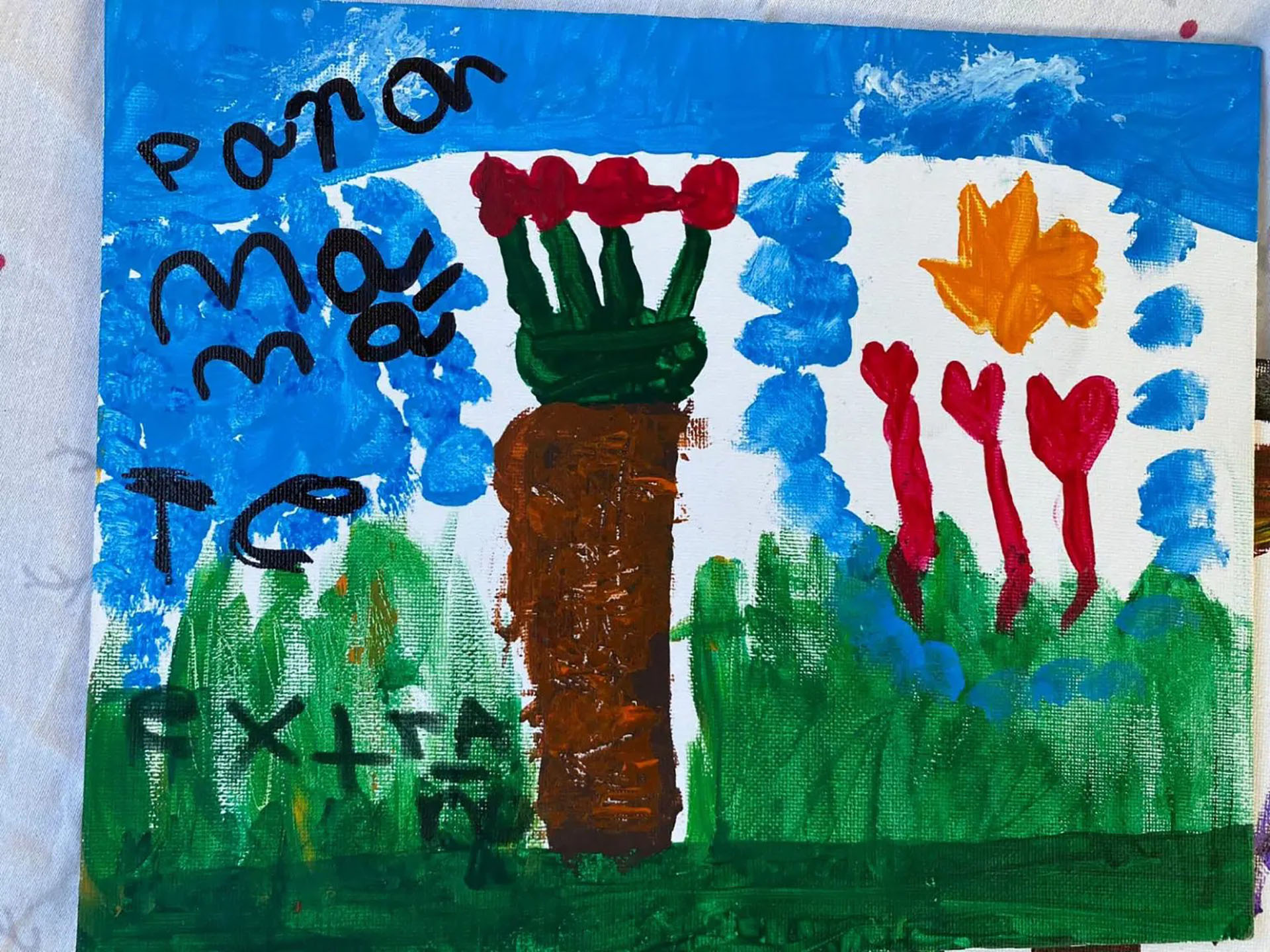 Los hijos de los presos políticos elaboran mensajes para sus padres que nunca llegan. El de la imagen fue hecho para Tamara Dávila, por su hija de cinco años de edad. (Cortesía) 
