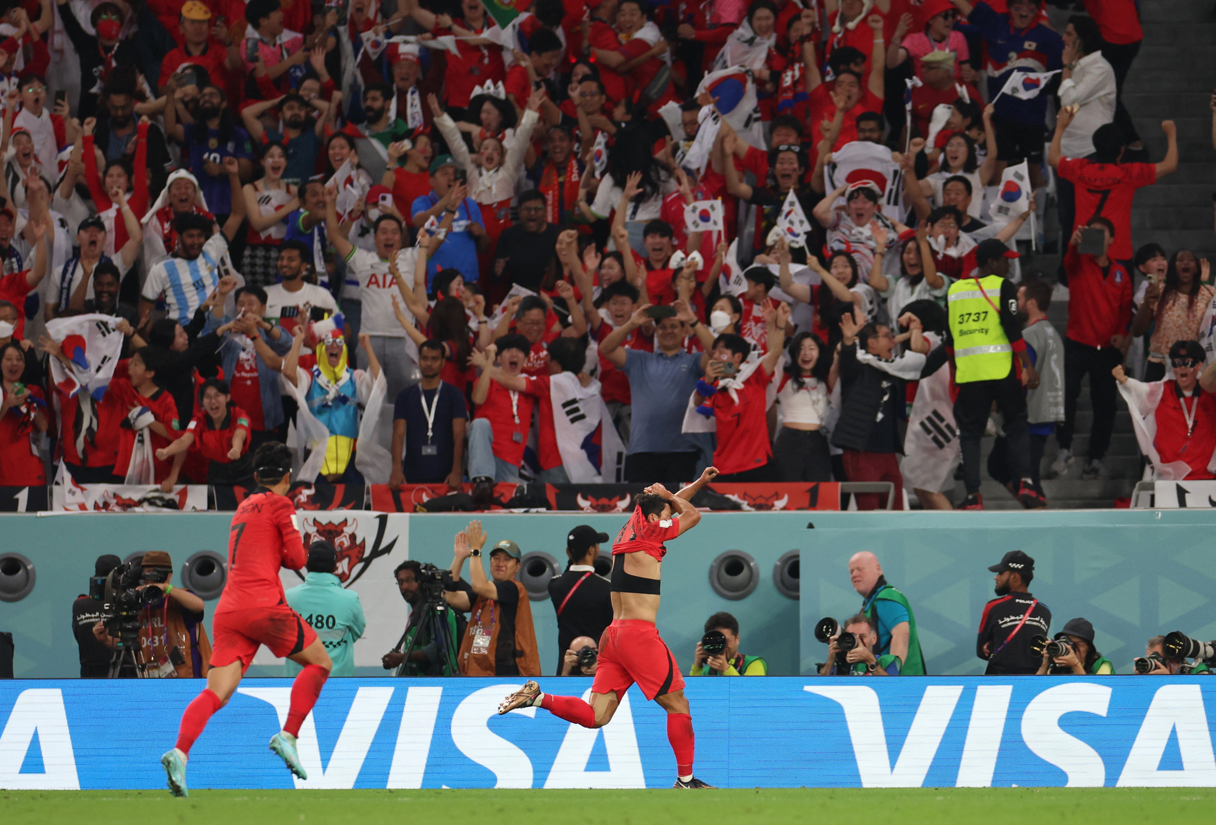 Corea del Sur ganó a Portugal en el último minuto y dejó fuera a Uruguay de Qatar 2022. REUTERS/Pedro Nunes