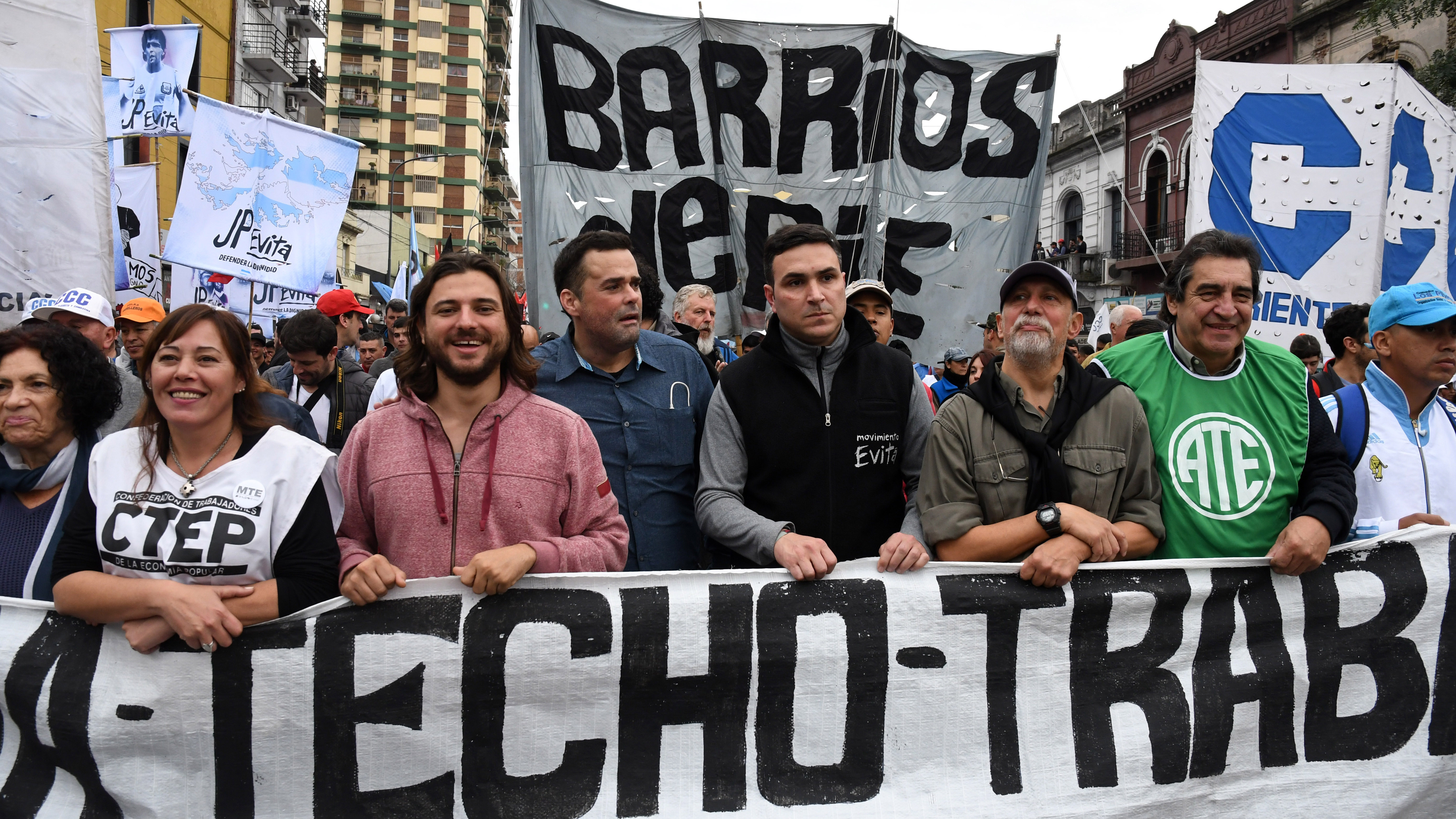 Juan Grabois, Gildo Onorato and Daniel Menéndez lead one of the columns that in 2017 marched on August 7 against the social policies of Mauricio Macri.  On Sunday they will do it against Alberto Fernández Photo: Gustavo Amarelle/DDC