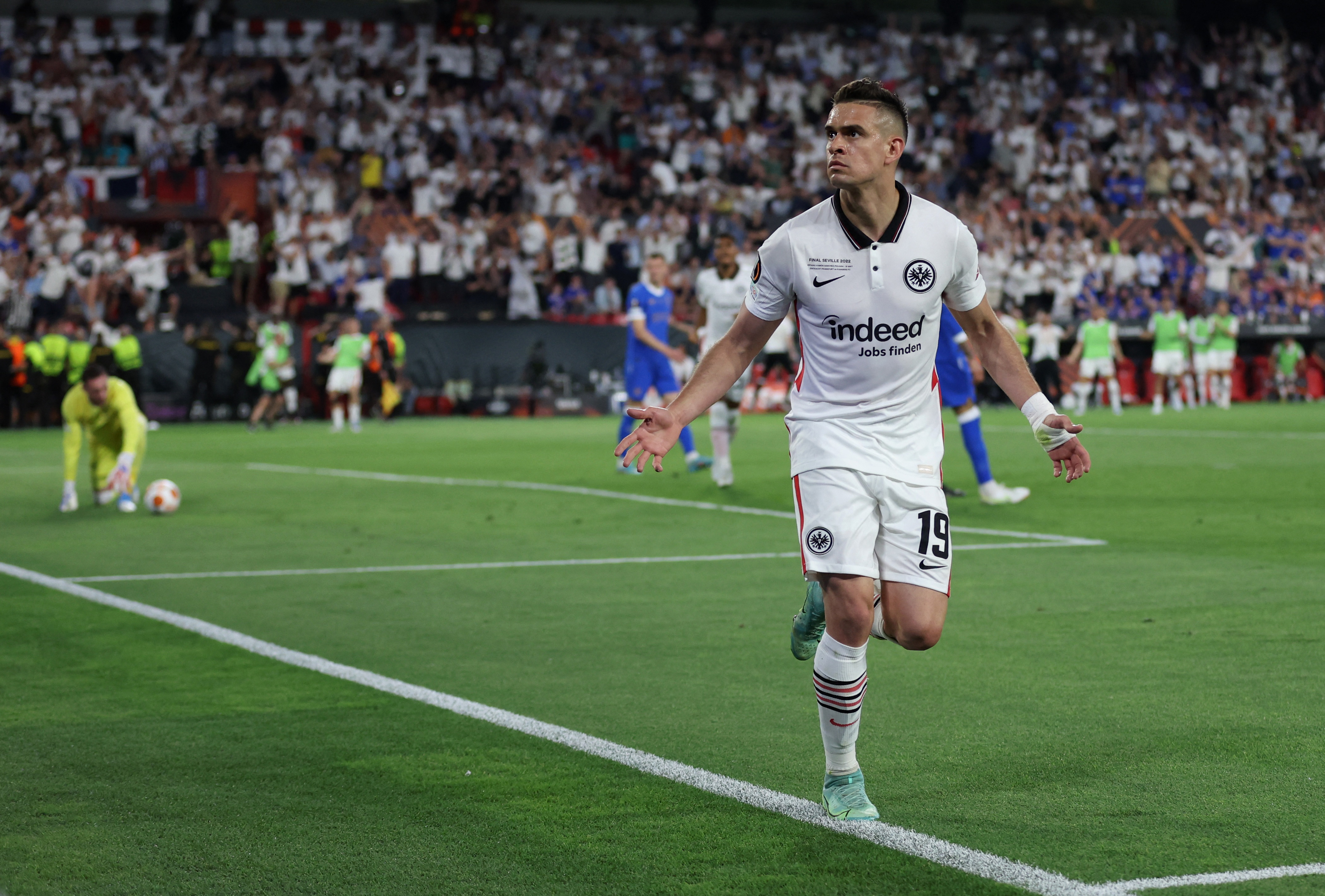 Los goles con los que Rafael Santos Borré encaminó al Eintracht Frankfurt al título de Europa League
