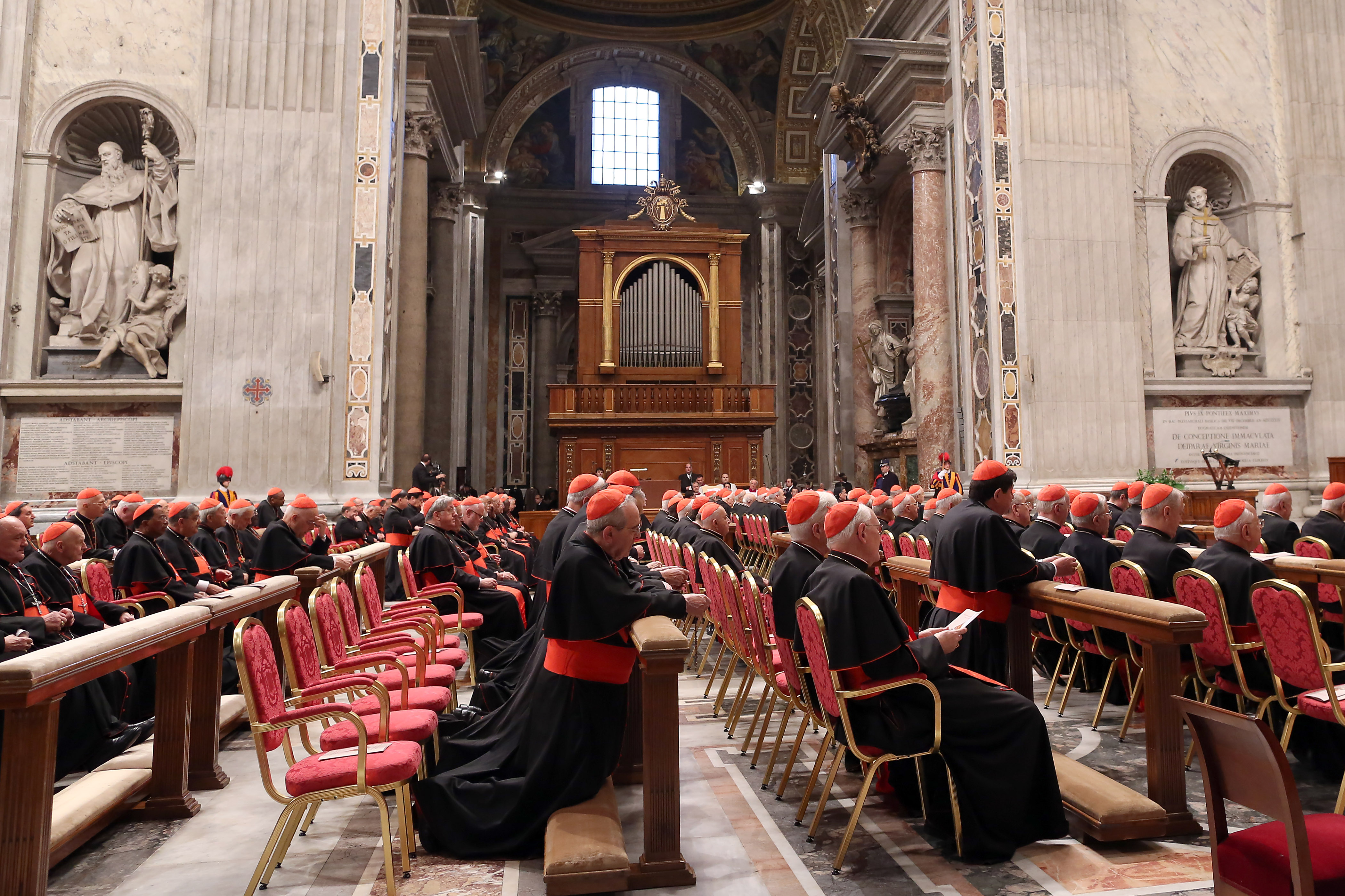 Algunos de los cardenales electores que no sabían a quién votar interpretaron la intromisión del nombre del por entonces arzobispo de Buenos Aires como una señal divina. En la siguiente votación, Bergoglio tomó un liderazgo que se mantuvo hasta la elección definitiva del nuevo Papa (Franco Origlia/Getty Images)