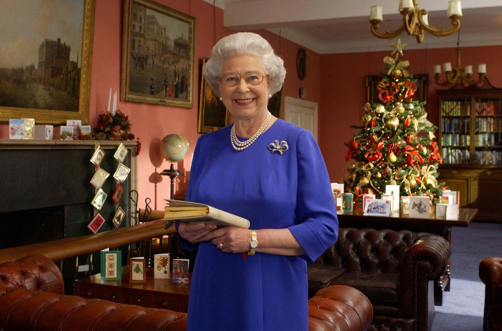 El 19 de diciembre de 2001, a punto de dar su tradicional mensaje navideño al pueblo británico 