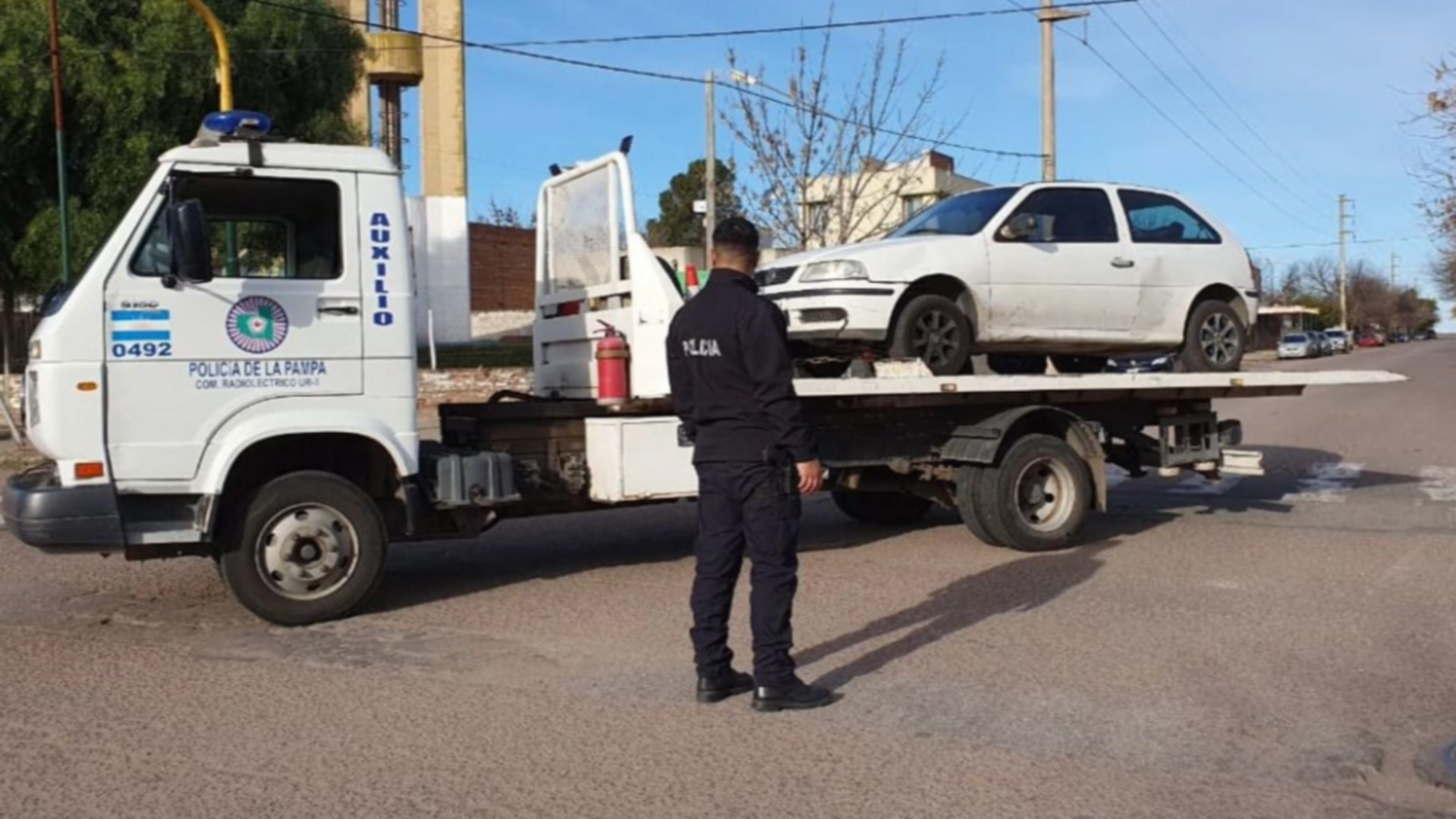 Escaparon tras un control policial, chocaron y la Polic&iacute;a encontr&oacute; droga en el auto: ambos se encuentran pr&oacute;fugos