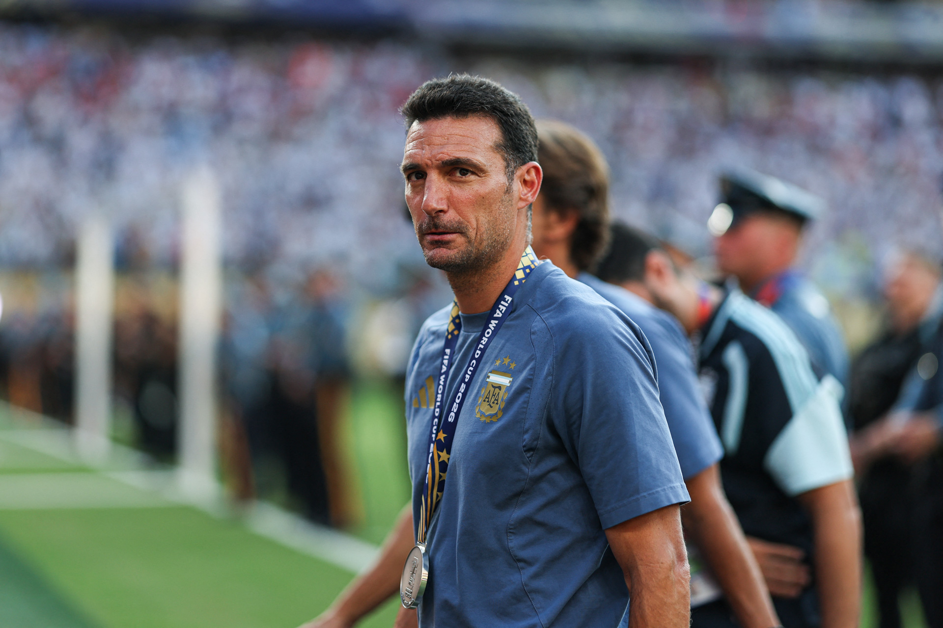 La ofrenda que un fan&aacute;tico le hizo llegar a Lionel Scaloni despu&eacute;s de la final entre Argentina y Espa&ntilde;a