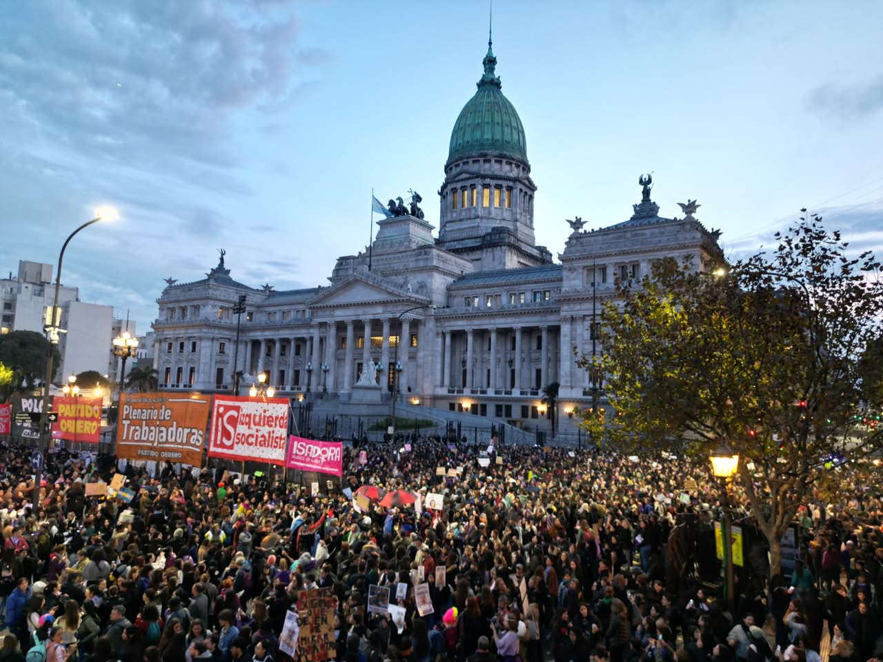 Marcha contra la ley de propiedad privada en Congreso, en vivo: la protesta se mantendr&aacute; pese a la tormenta