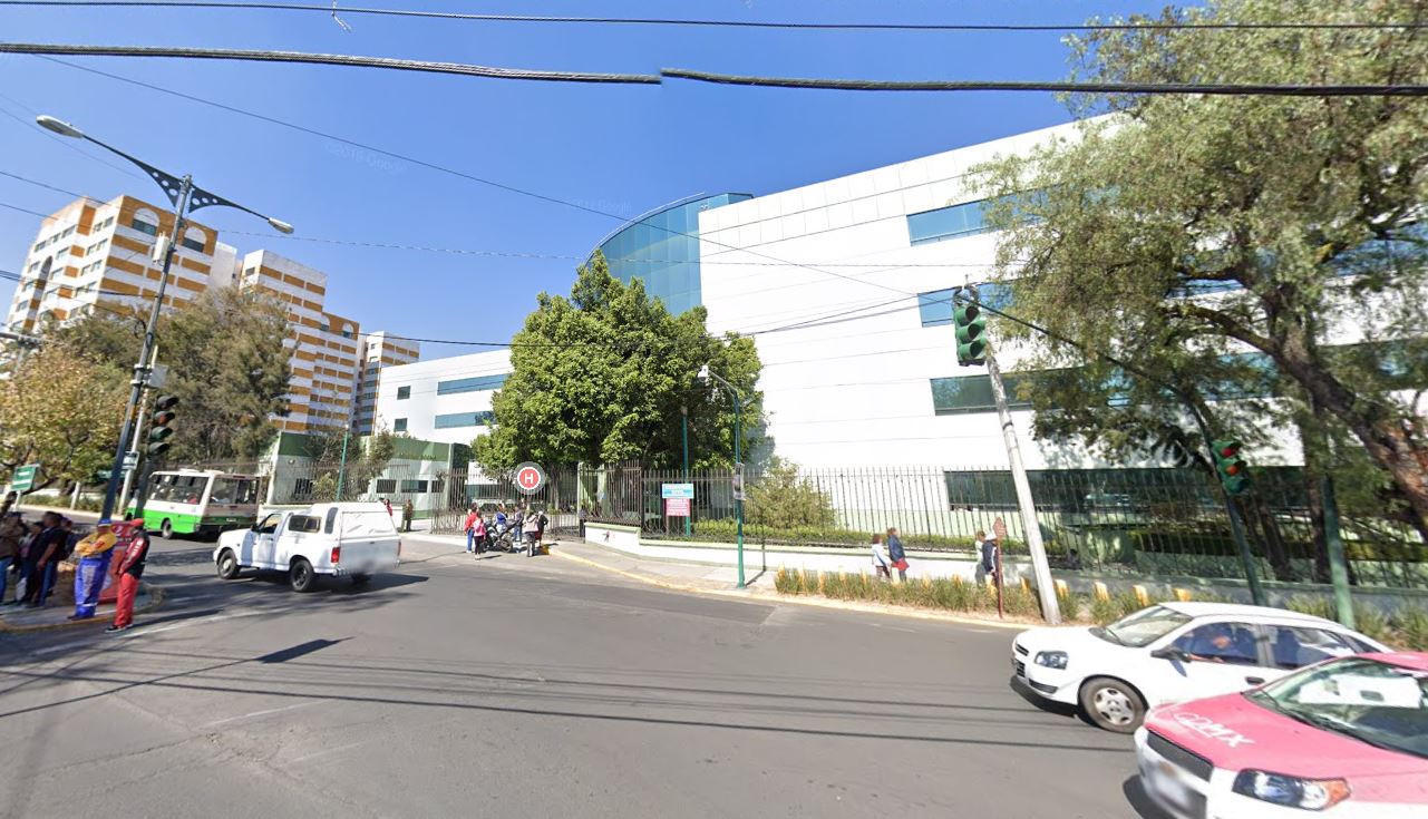 Instalaciones del Hospital Militar Central, en boulevard Manuel Ávila Camacho, en la alcaldía Miguel Hidalgo (Captura de pantalla: Google Street)