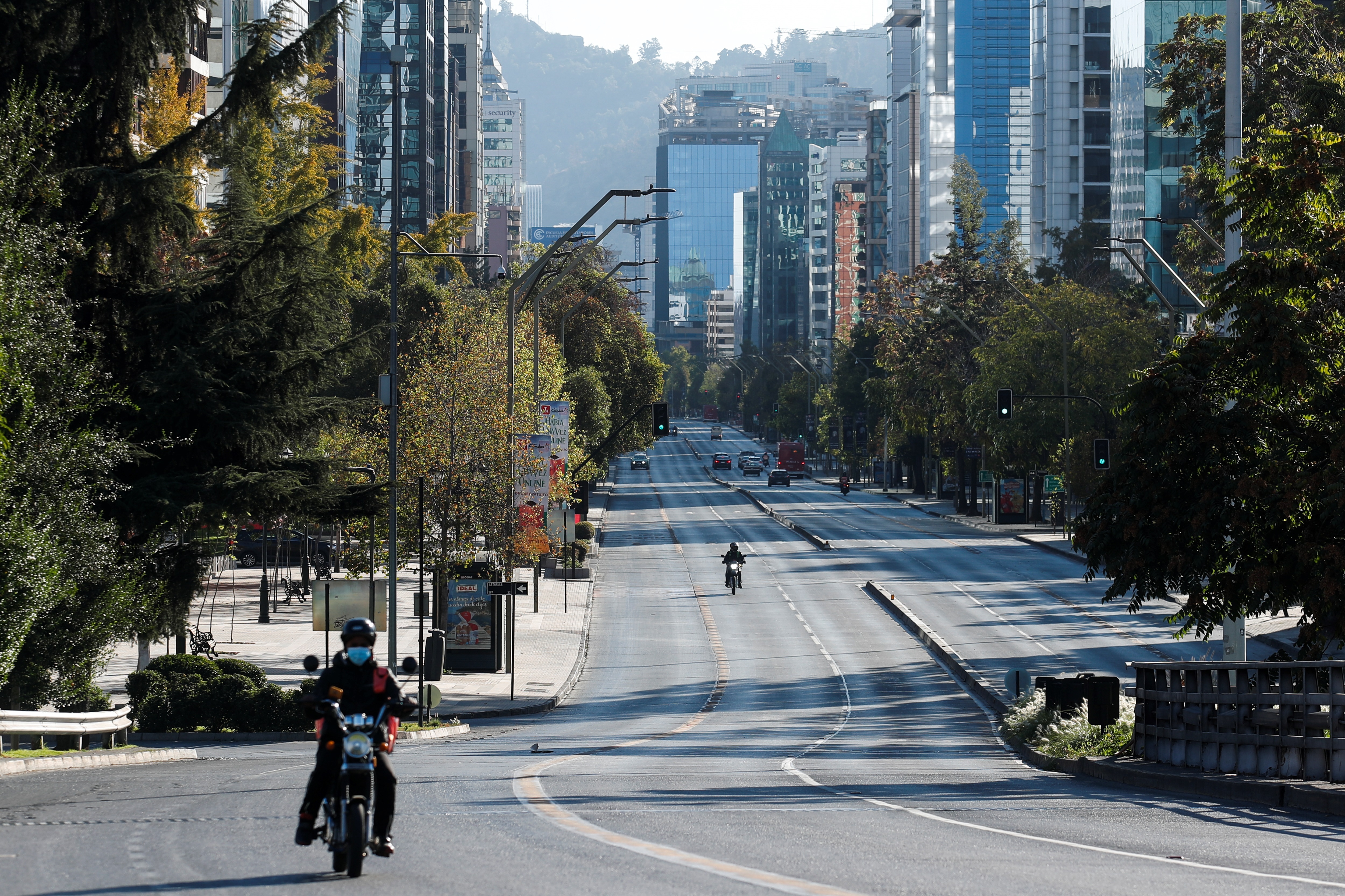 La restricción vehicular tiene dos fines: reducir el tráfico y la contaminación (EFE/Alberto Valdés/Archivo)