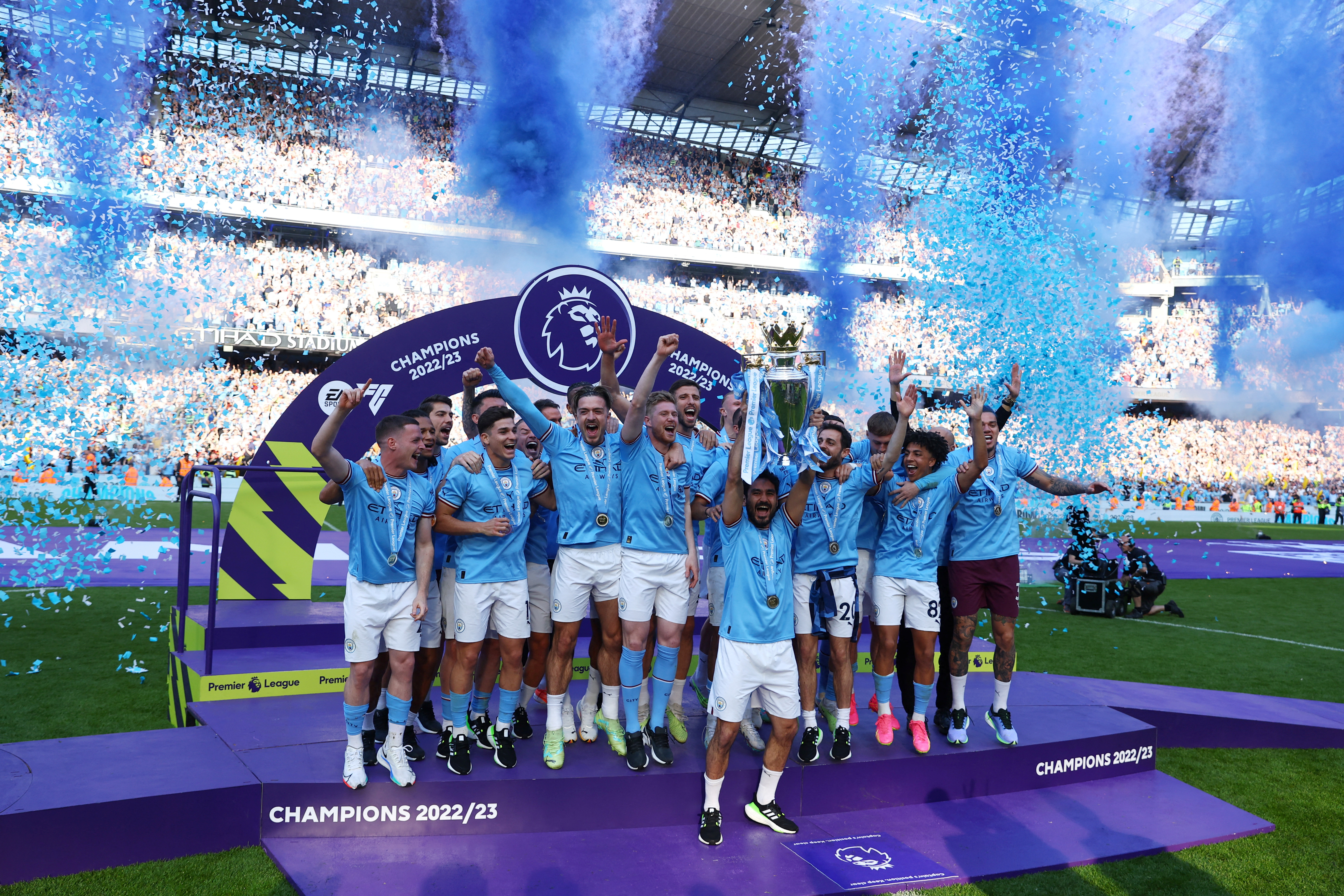 Los campeones de la Premier League celebran su conquista. Foto: Reuters/Lee Smith 