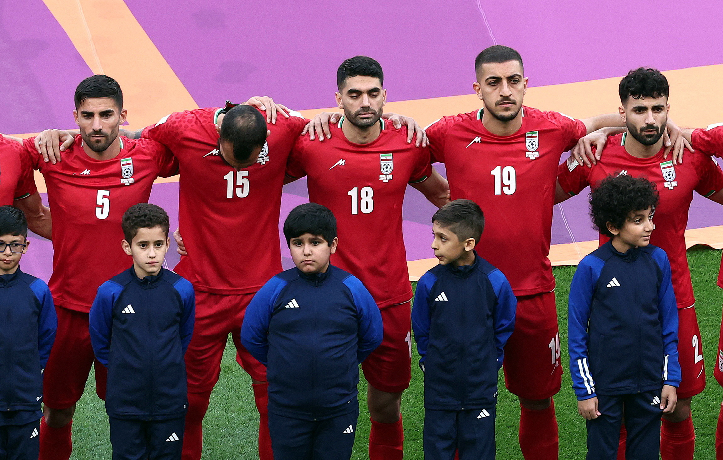 Los jugadores de Irán no cantaron su himno nacional ni celebraron sus goles (REUTERS/Marko Djurica)