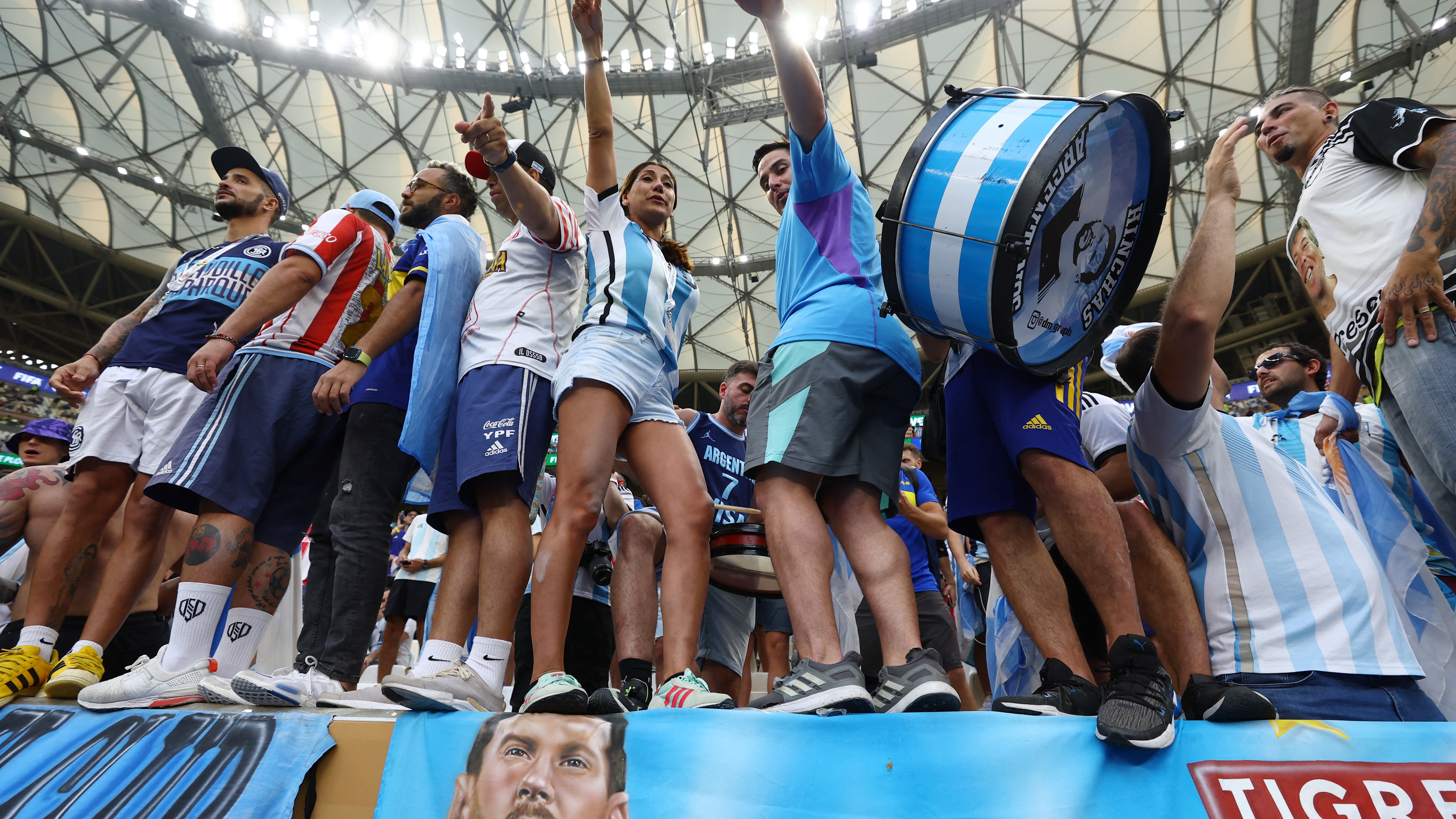La hinchada argentina en la final entre Argentina y Francia (REUTERS/Lee Smith)