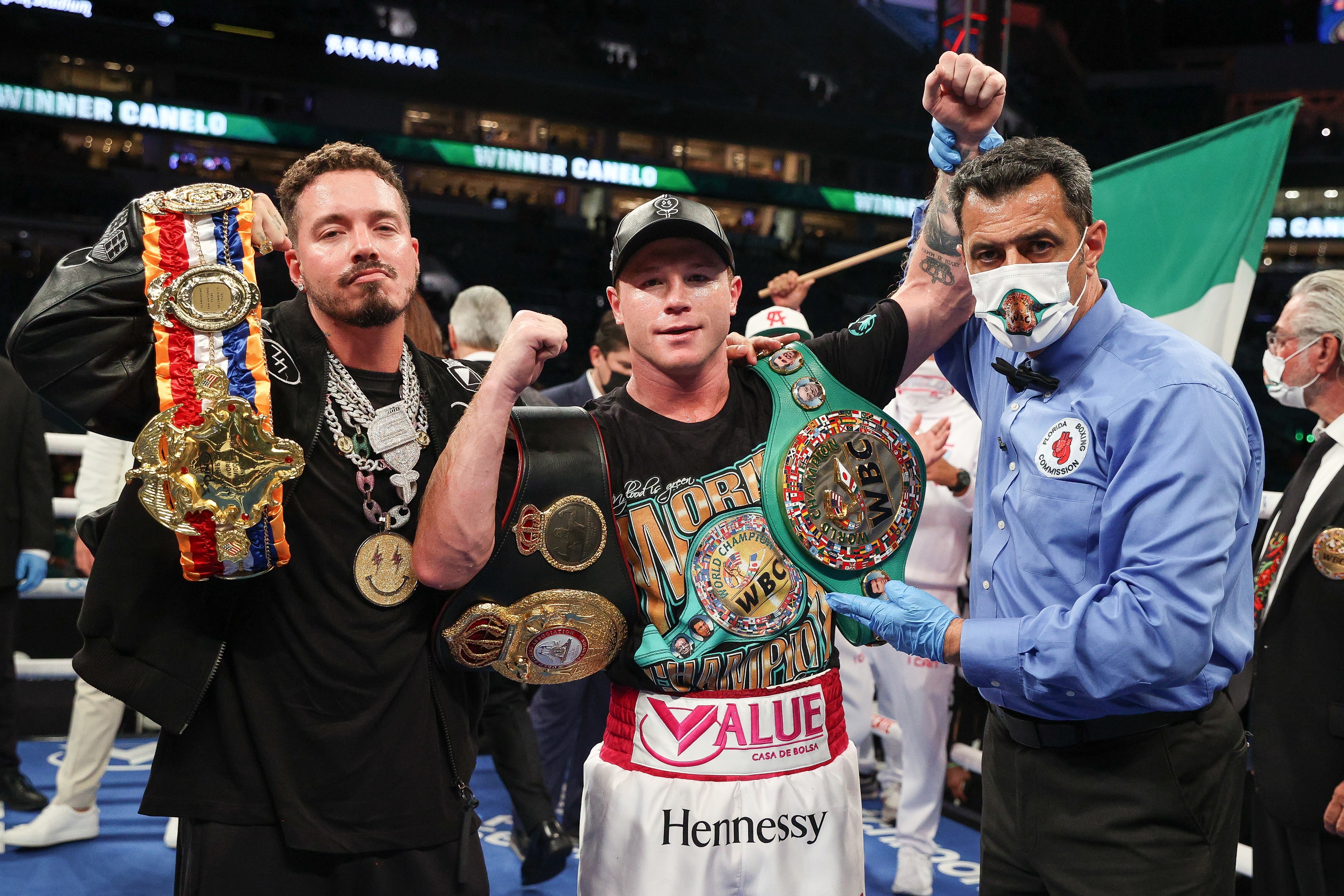 El boxeador mexicano Saúl Álvarez se ha planteado el objetivo de unificar los títulos de su categoría (Foto: Ed Mulholland/EFE)