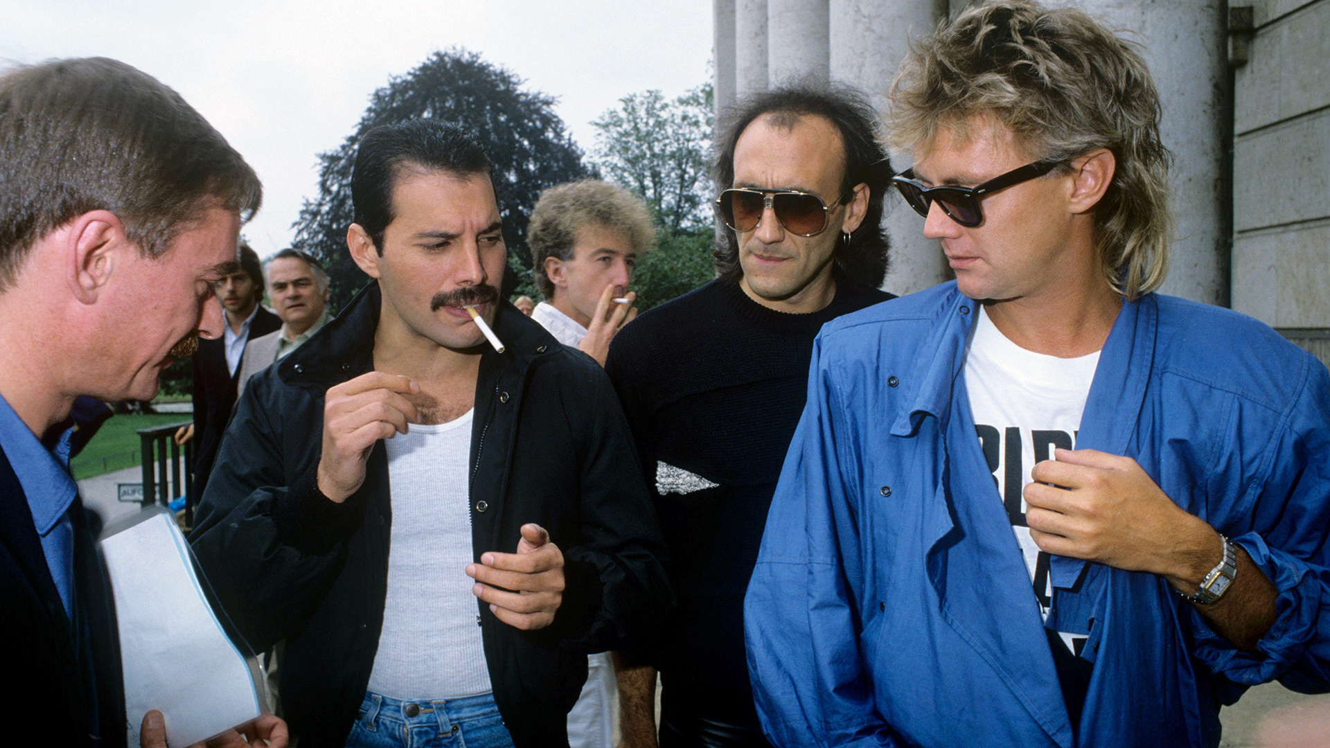 Queen (v.l. Unbekannt,  Freddie Mercury, John Deacon, Unbekannt,  Roger Taylor on 13.08.1984 in München/Munich. (The Grosby Group)