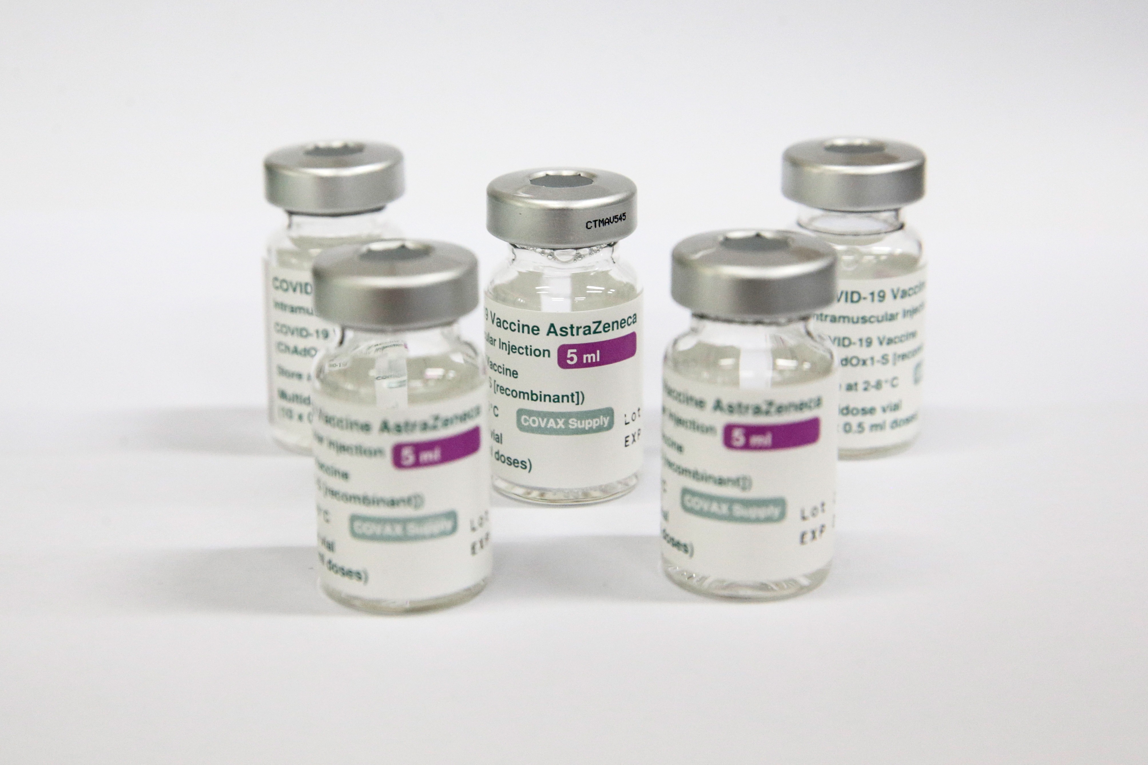 La vacuna elaborada por la Universidad de Oxford y el laboratorio AstraZeneca tiene una eficacia del 80% (Efe) 
