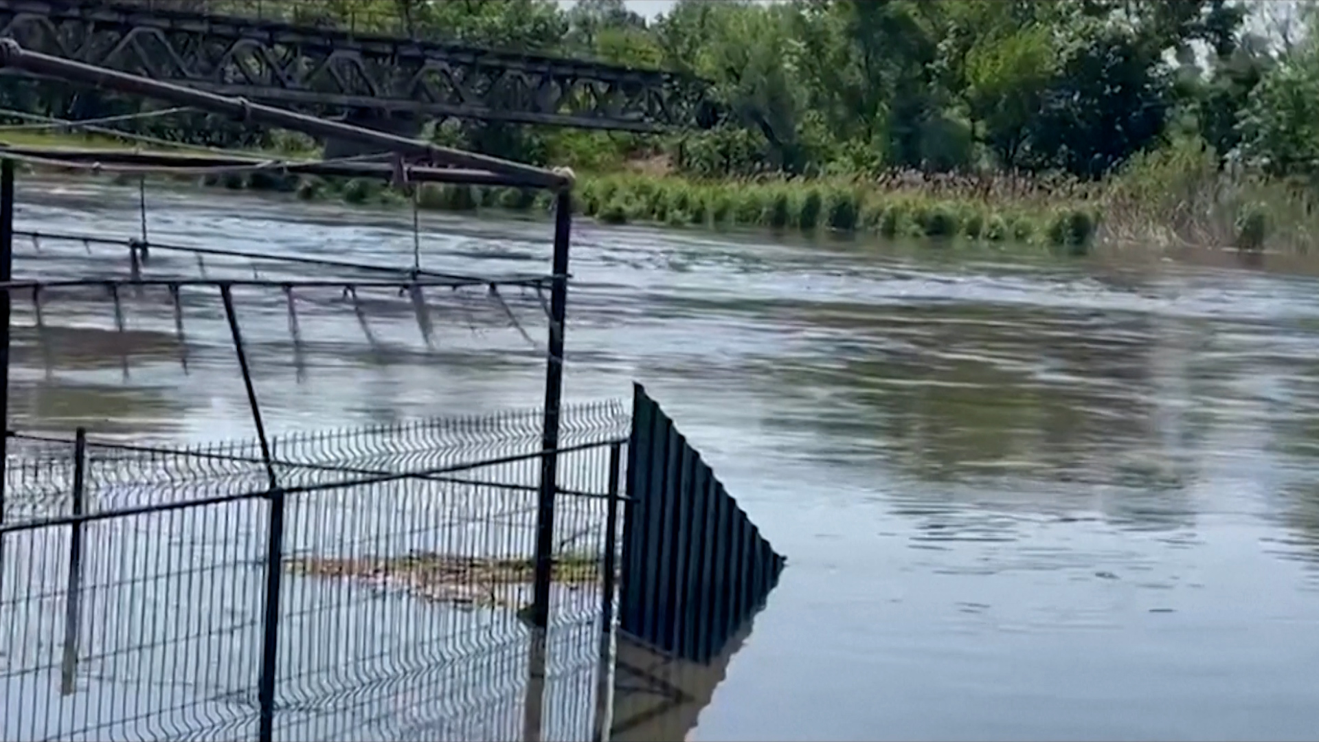 Los videos de las inundaciones tras el sabotaje y la destrucción de la represa Kajovka en Kherson