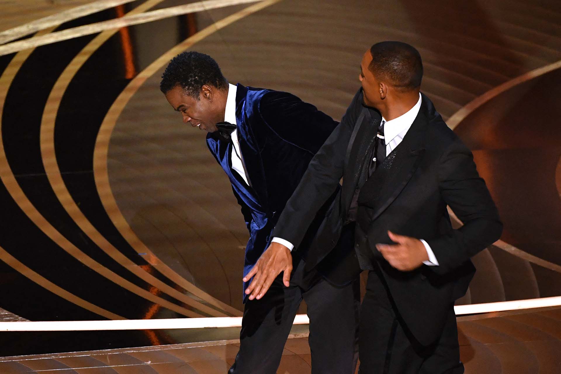 WIll Smith le dio un cachetazo al comediante Chris Rock por haber bromedo sobre la calvicie de su esposa. Esa noche, Smith ganó el Oscar a Mejor Actor por King Richard.