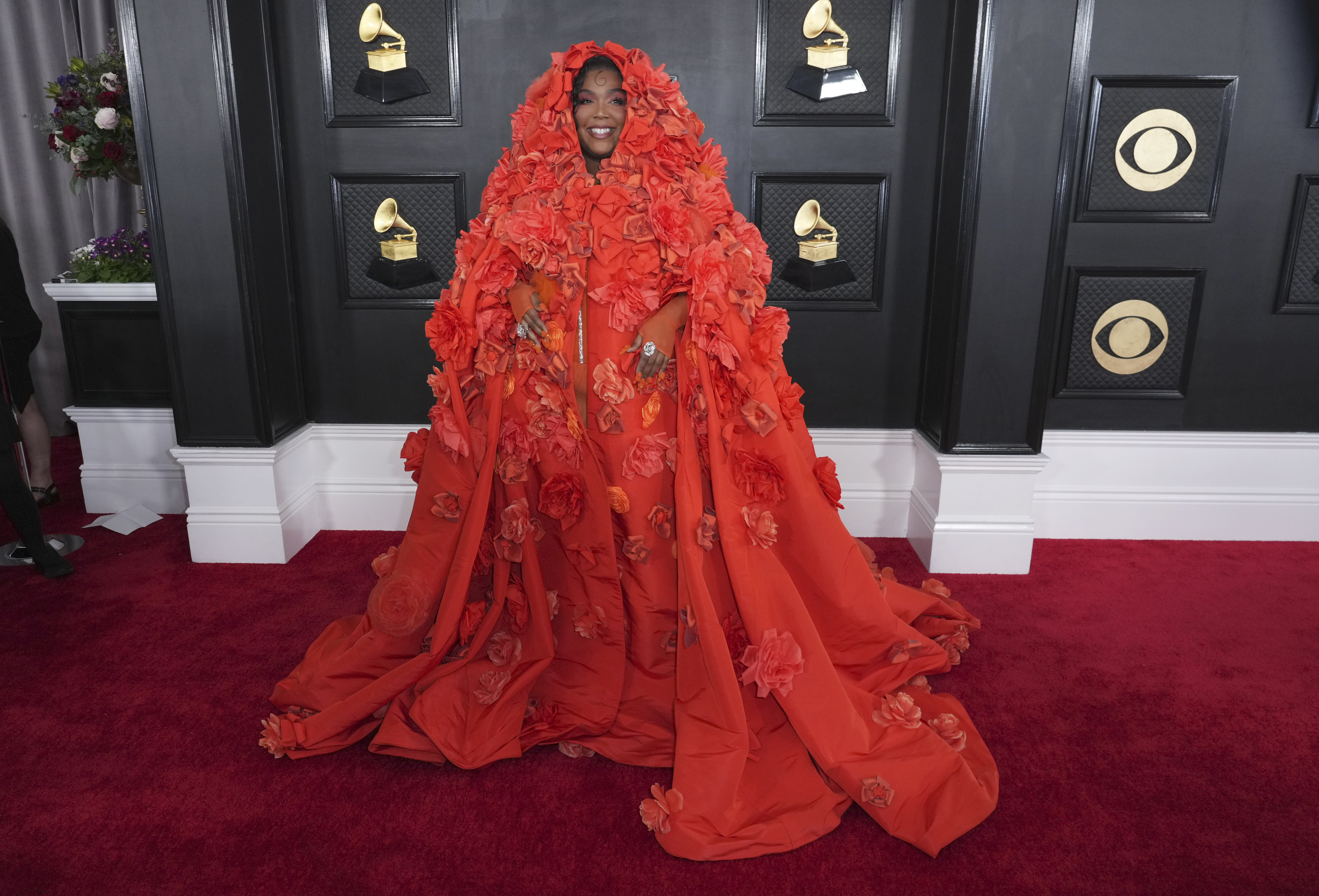 Lizzo en la alfombra roja de los Grammy 2023 (Jordan Strauss/Invision/AP)