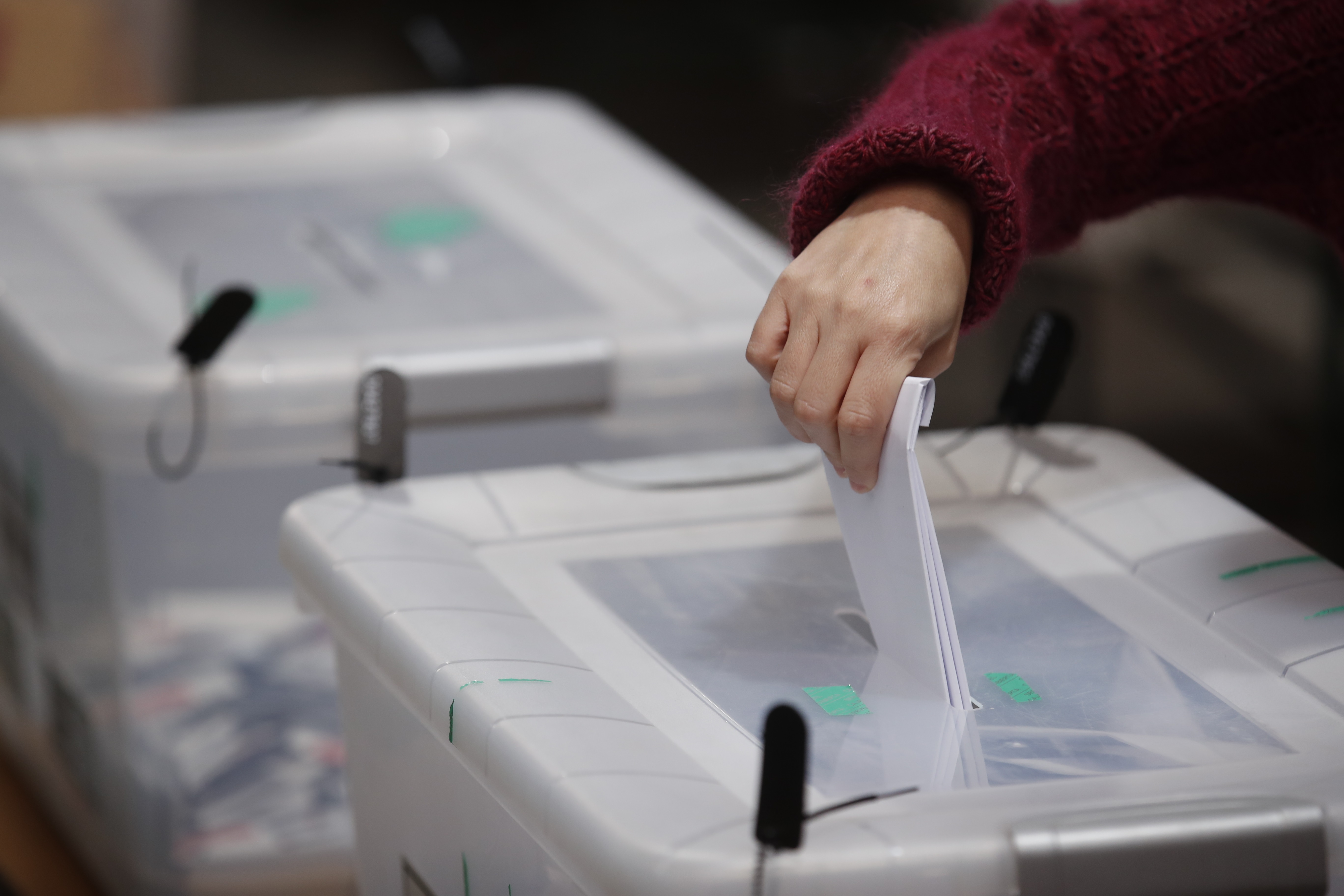 La jornada de votación en Santiago de Chile (EFE/ Alberto Valdés)
