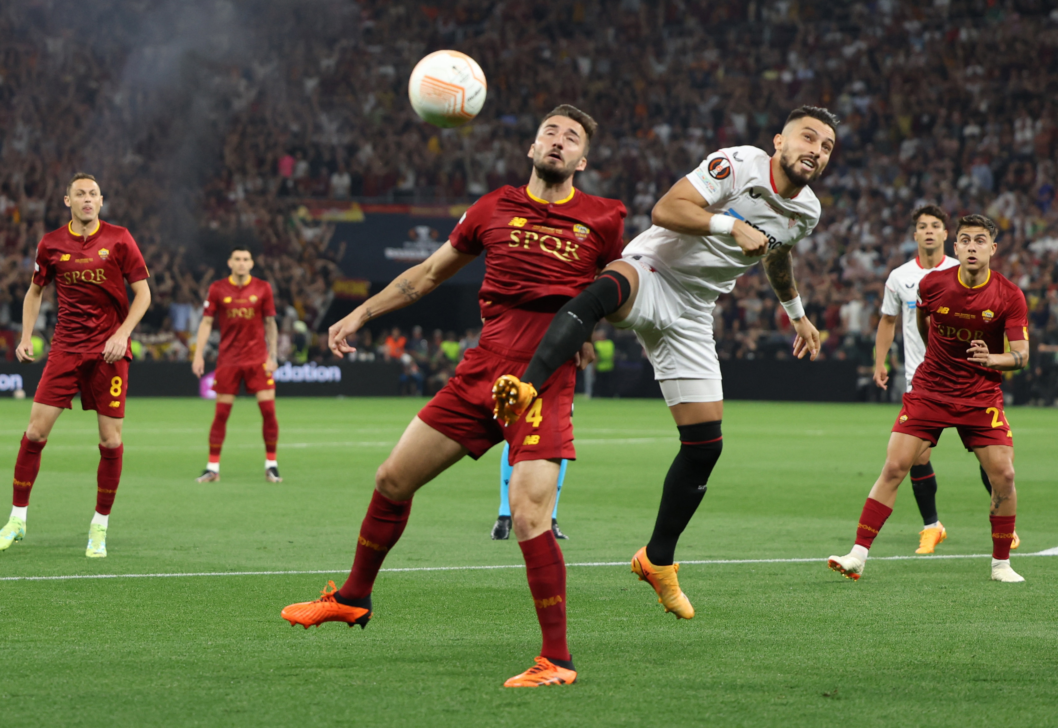 La Roma de Dybala y Mourinho iguala 0-0 con el Sevilla en la final de la Europa League