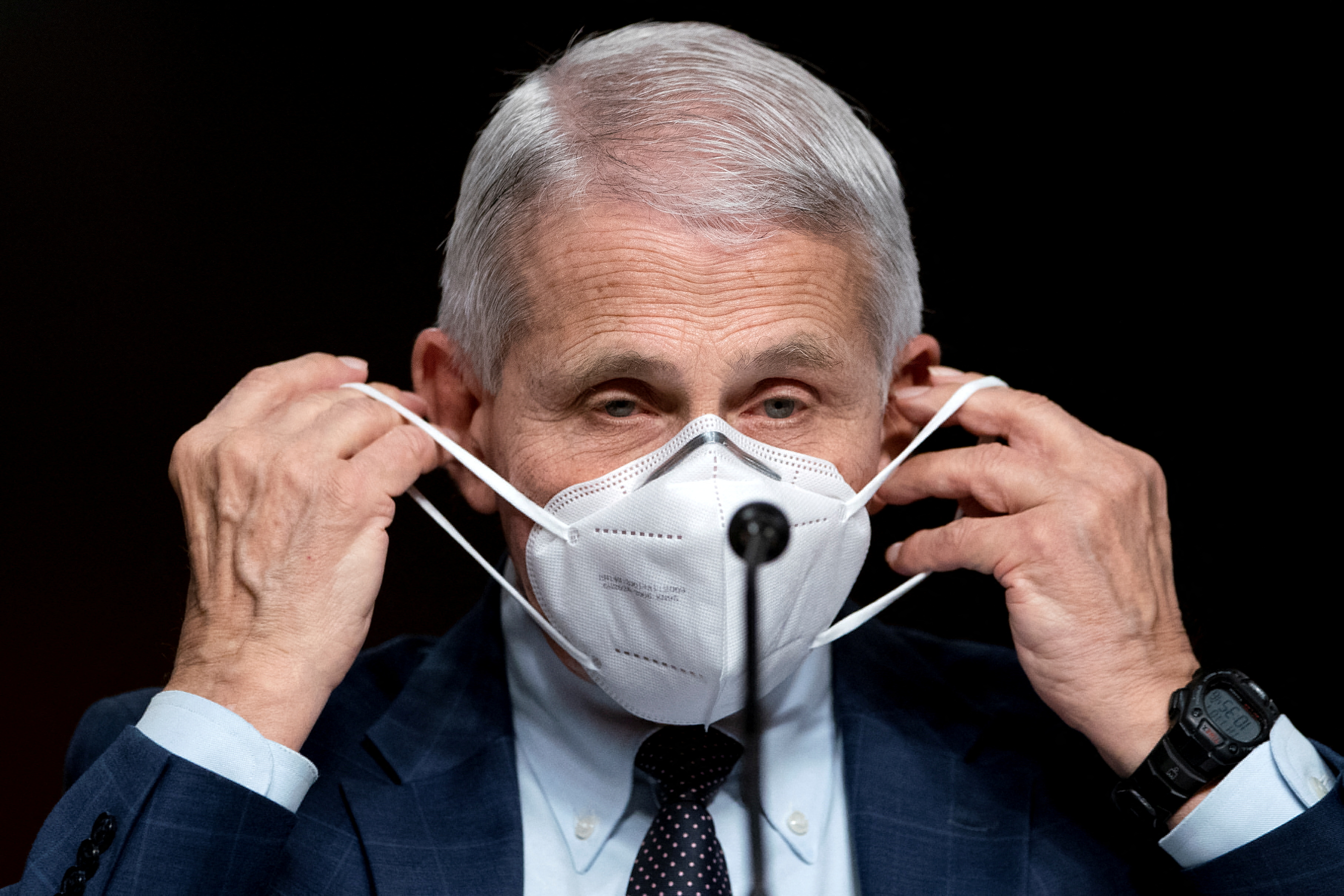 FILE PHOTO: Dr. Anthony Fauci, director of the National Institute of Allergy and Infectious Diseases, removes his face mask to give an opening statement during a Senate Health, Education, Labor, and Pensions Committee hearing to examine the federal response to the coronavirus disease (COVID-19) and new emerging variants at Capitol Hill in Washington, D.C., U.S.  January 11, 2022. Greg Nash/Pool via REUTERS/File Photo