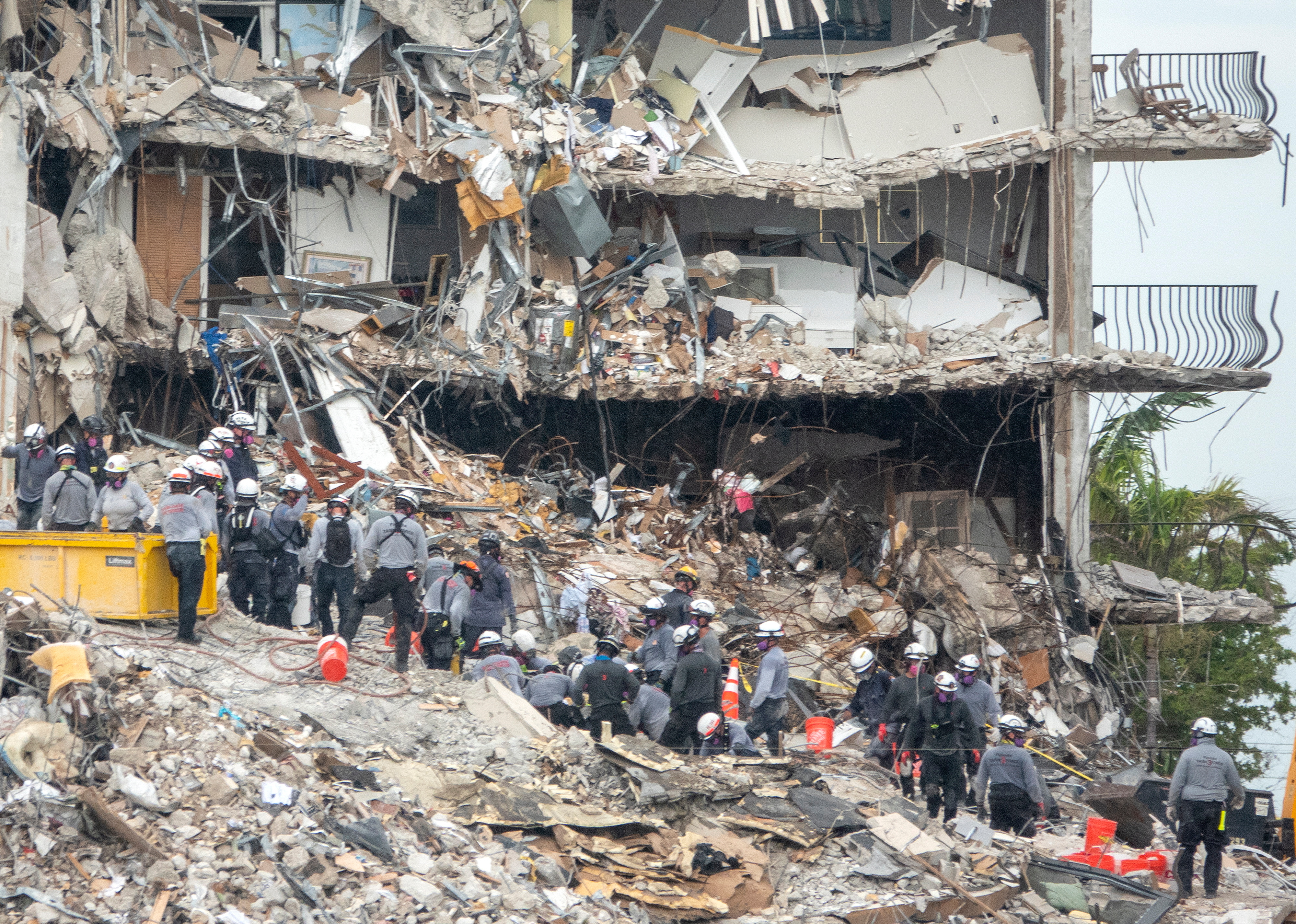 Tareas de búsqueda y rescate luego del derrumbe de las "Chaplain Towers", en junio de 2021 EFE/Cristobal Herrera-Ulashkevich 