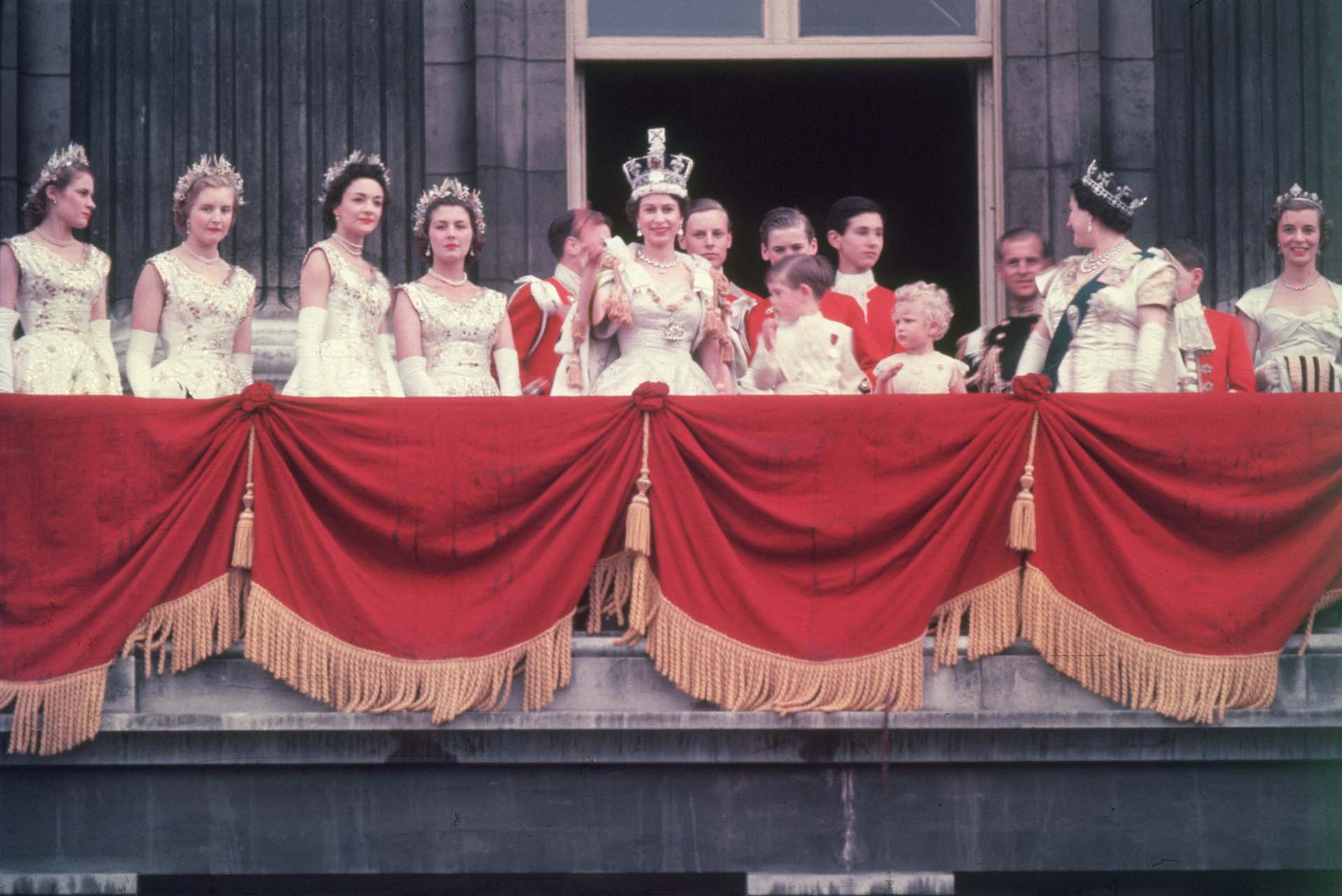 La ceremonia oficial fue preparada durante 14 meses y requirió de la formación de varios comités para su programación. La primera reunión de la Comisión de la Coronación -ocurrida en abril de 1952- fue presidida por el príncipe Felipe, duque de Edimburgo (Hulton Archive/Getty Images)