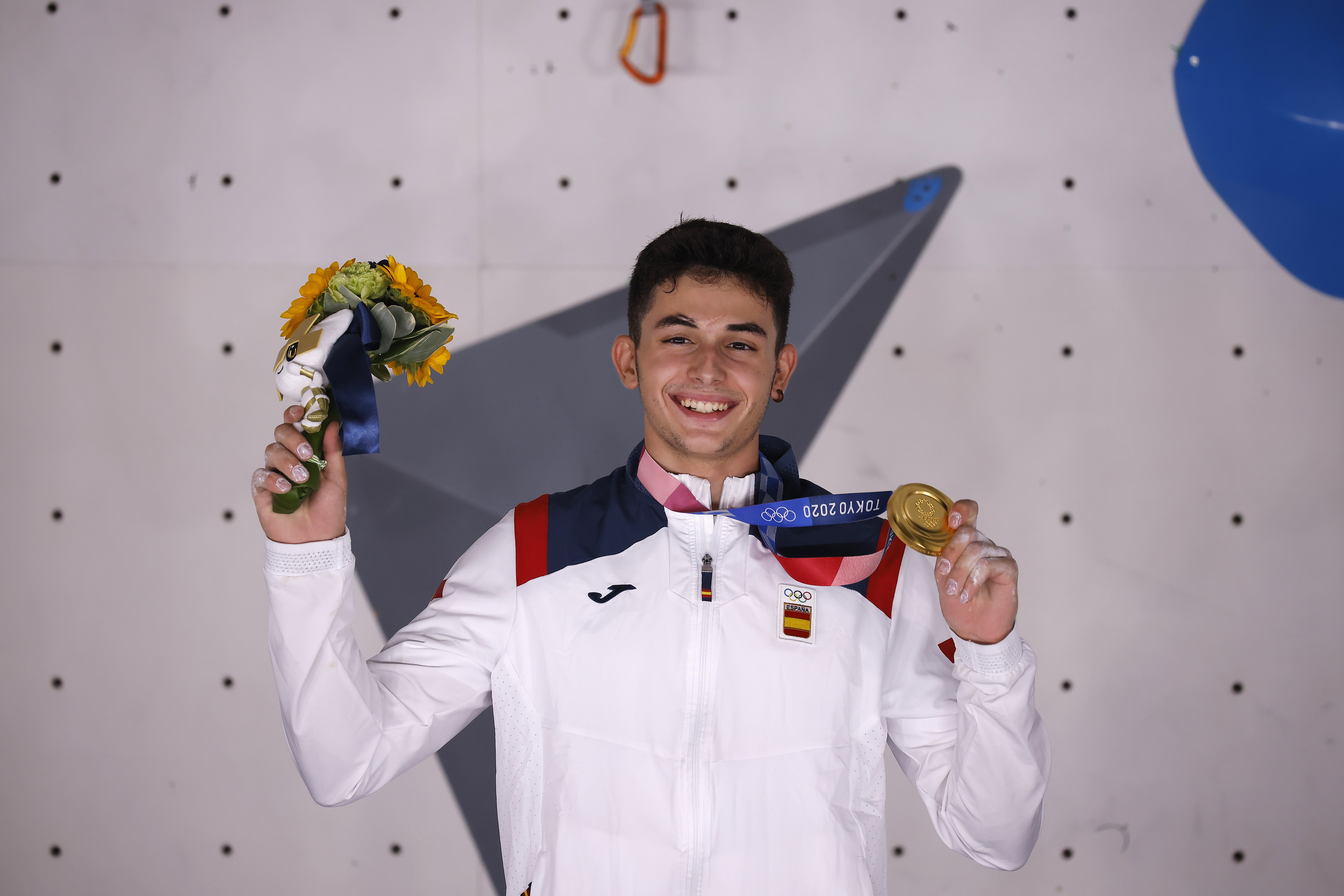 Tokyo 2020 Olympics - Sport Climbing - Men's Combined - Medal Ceremony - Aomi Urban Sports Park - Tokyo, Japan - August 5, 2021.Gold medallist Alberto Gines Lopez of Spain poses for photos REUTERS/Maxim Shemetov