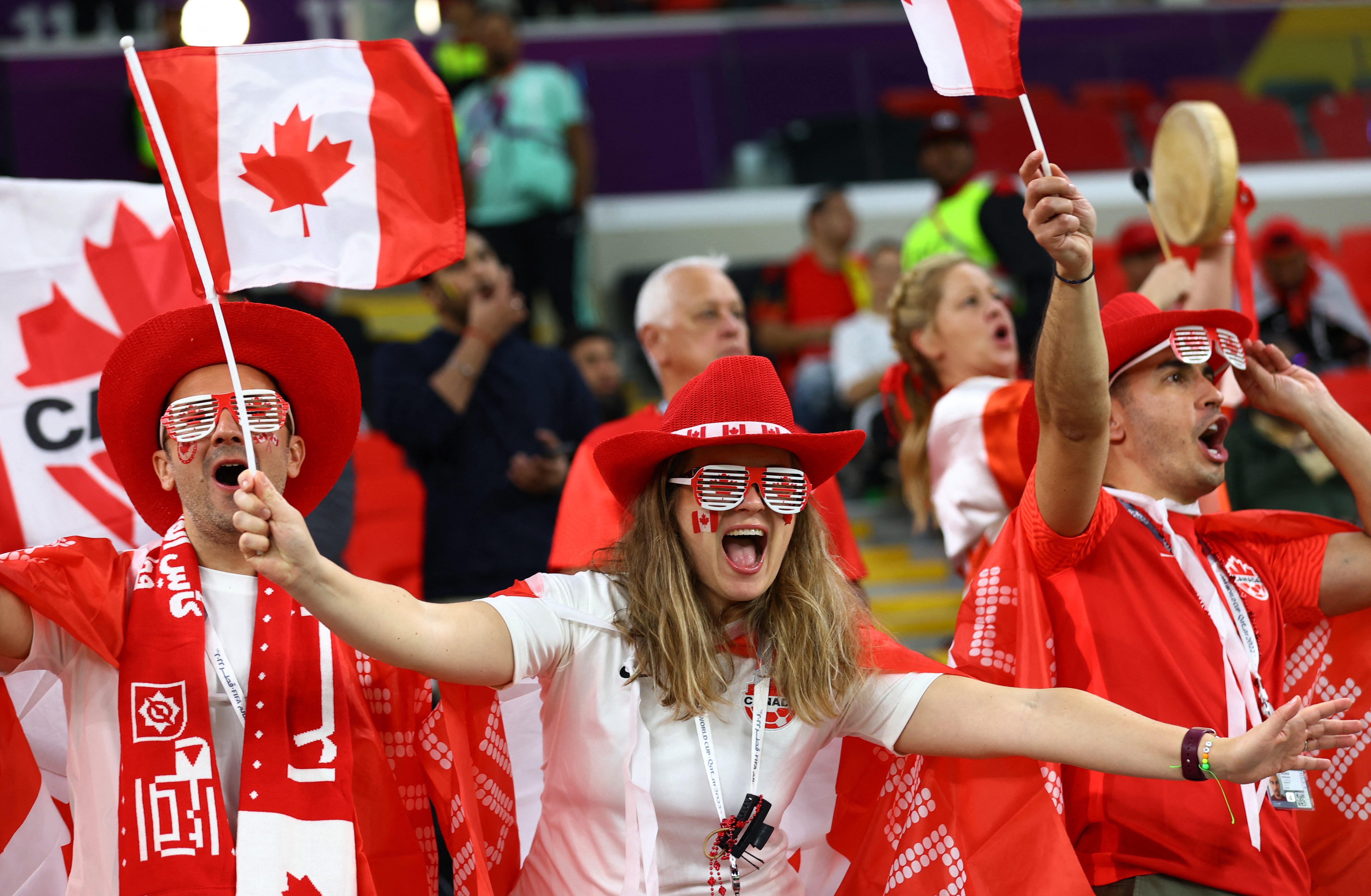 La afición de Canadá presente en el estadio Ahmed bin Ali para el duelo ante Bélgica (REUTERS/Siphiwe Sibeko)