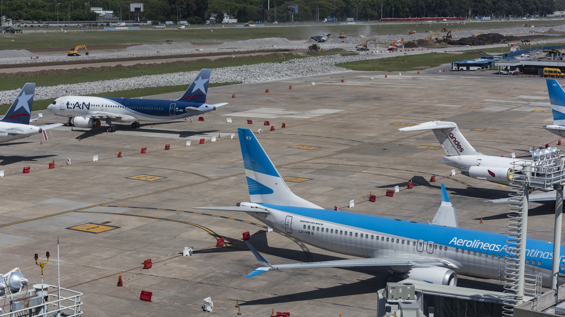 Las mejoras en Aeroparque permitirán el aterrizaje y estacionamiento de aviones de mayor porte.