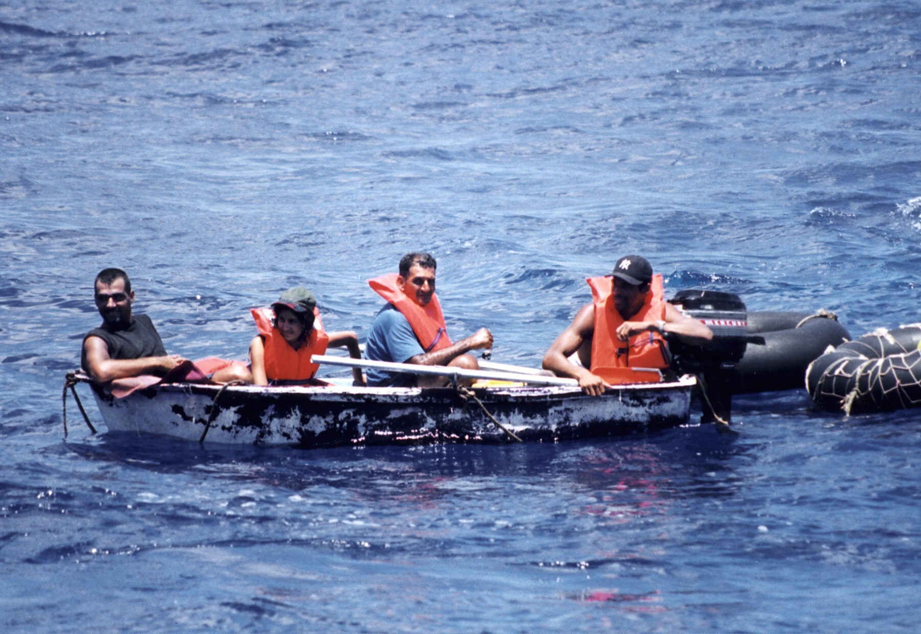 Arkivbilde av en gruppe cubanske immigranter som ankommer Florida-kysten med båt.  EFE/fil