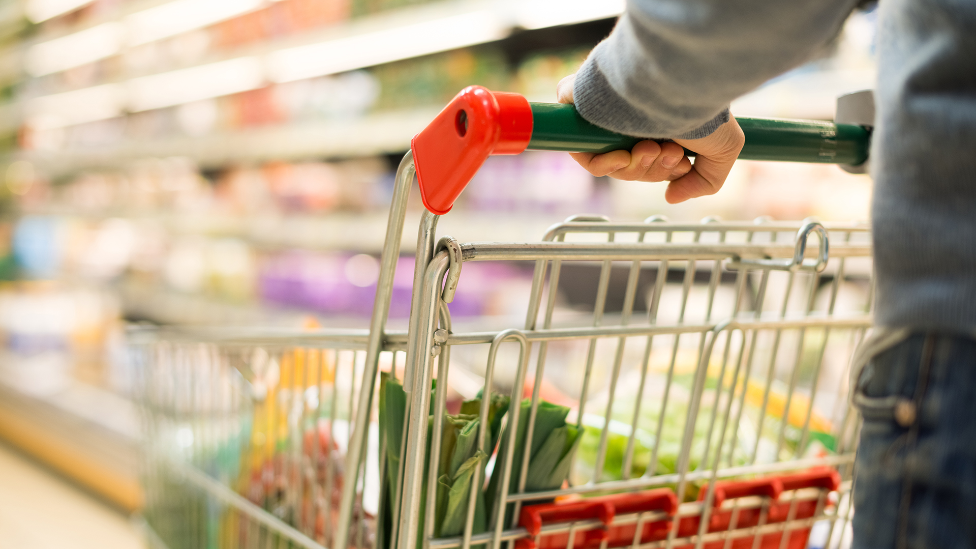 El precio de los alimentos se rige todavía por la variación del tipo de cambio mayorista que fija diariamente el Banco Central (Getty Images)