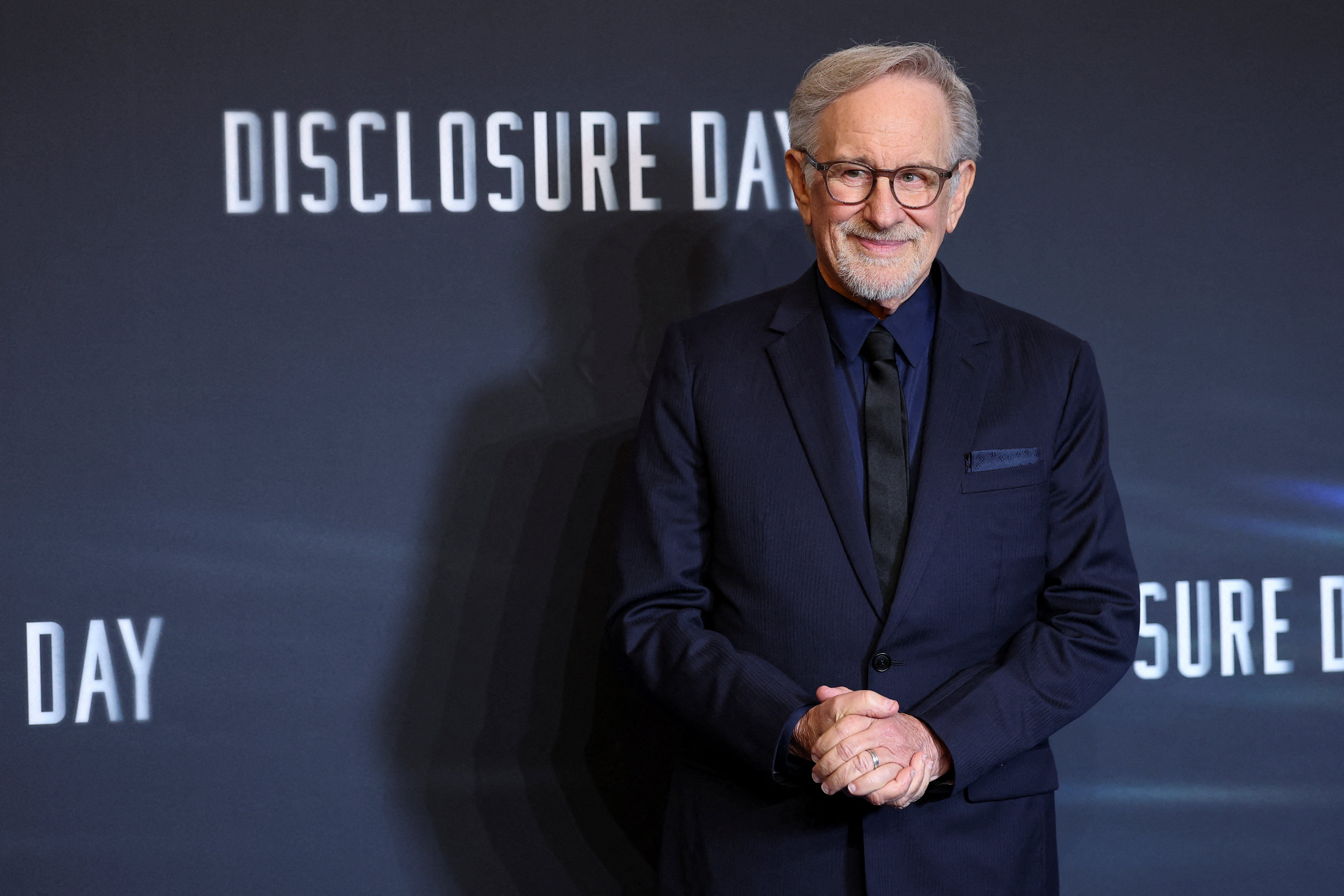 Steven Spielberg vuelve para contar una historia de extraterrestres: "Me identifico con quienes no temen a lo misterioso"
