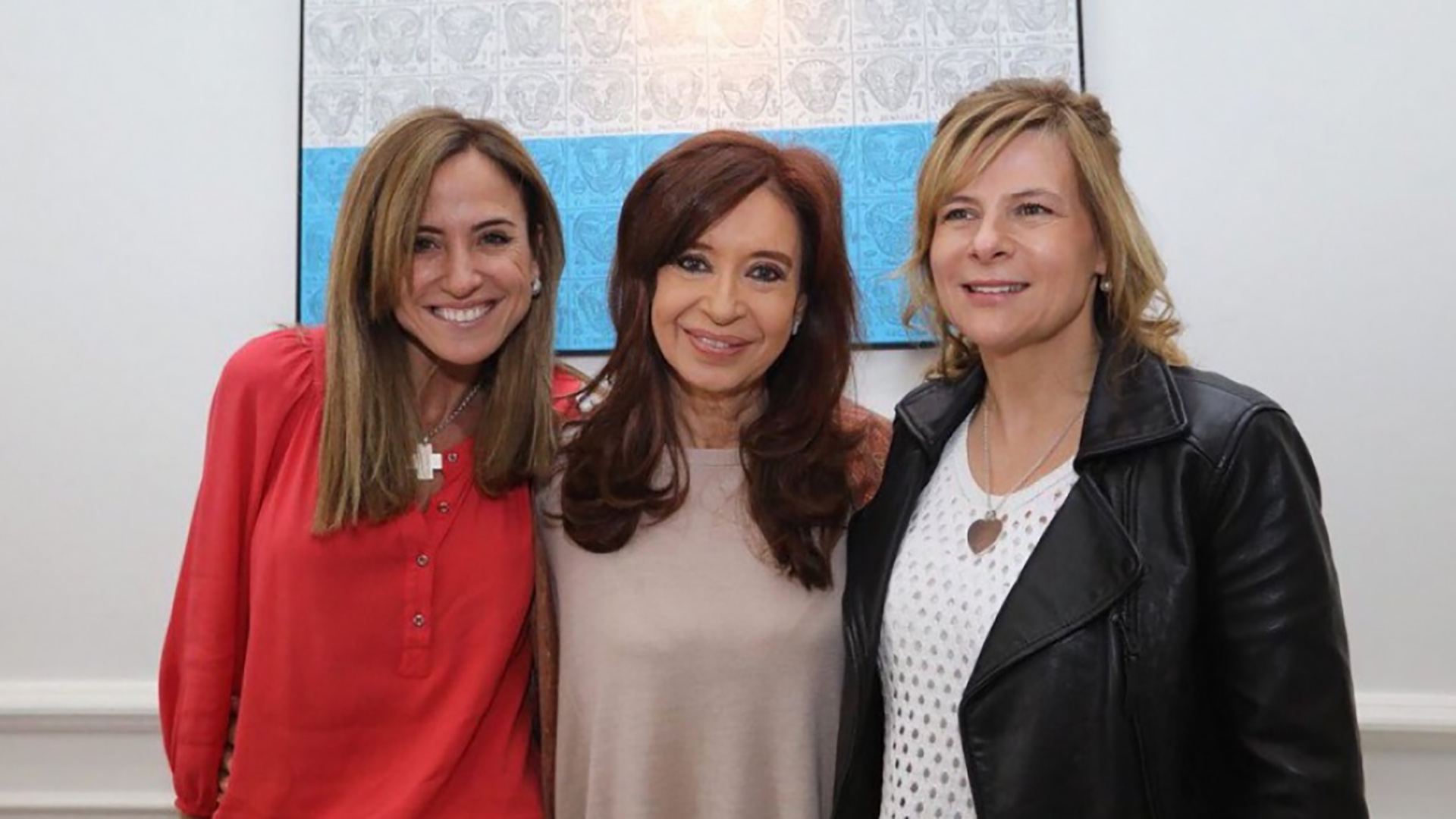 Cristina Kirchner junto a Victoria Tolosa Paz y Florencia Saintout, las dos referentes centrales del FdT en La Plata 