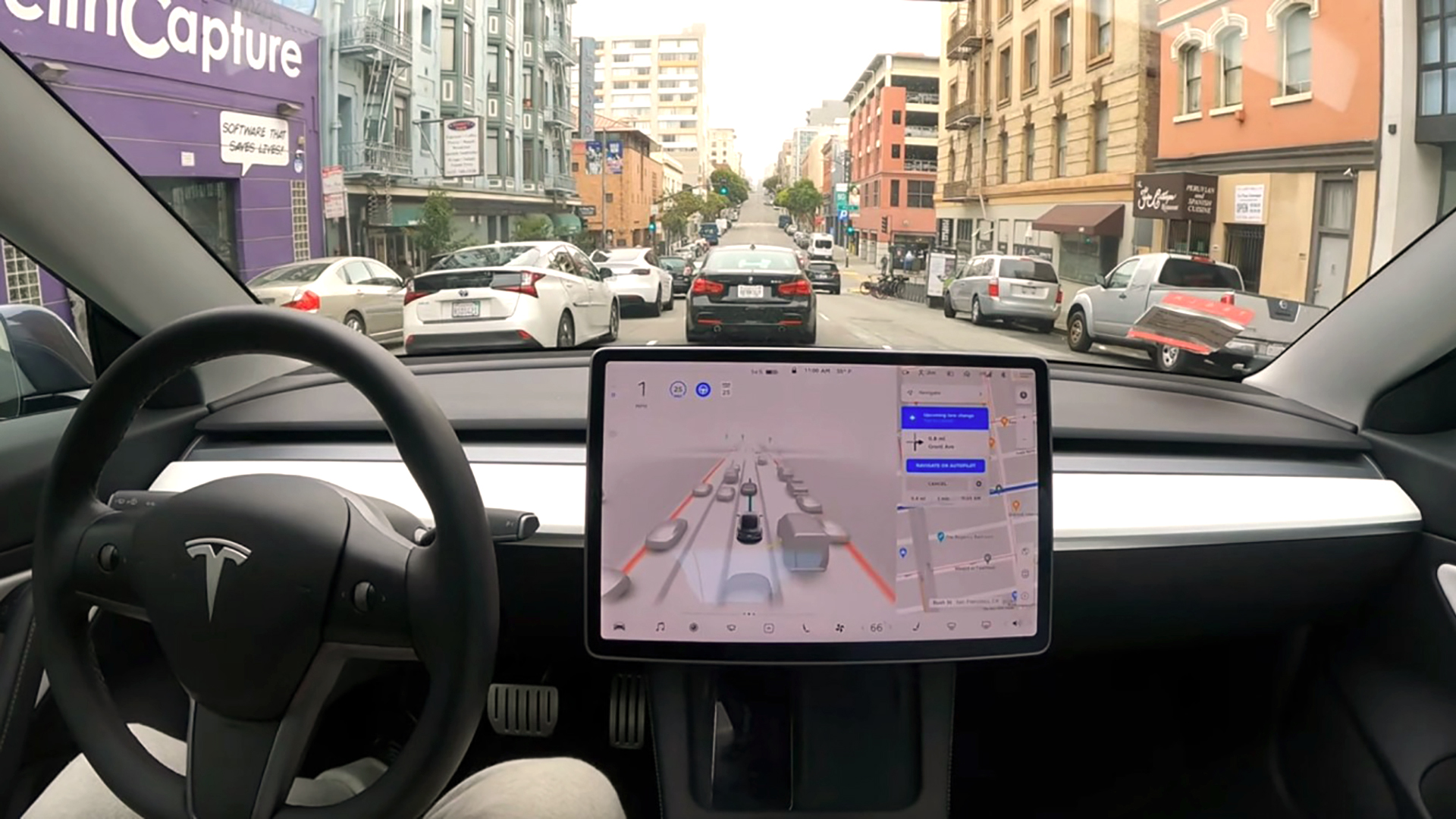 Algunos vehículos como los de la empresa Tesla ya ofrecen servicios de conducción autónoma