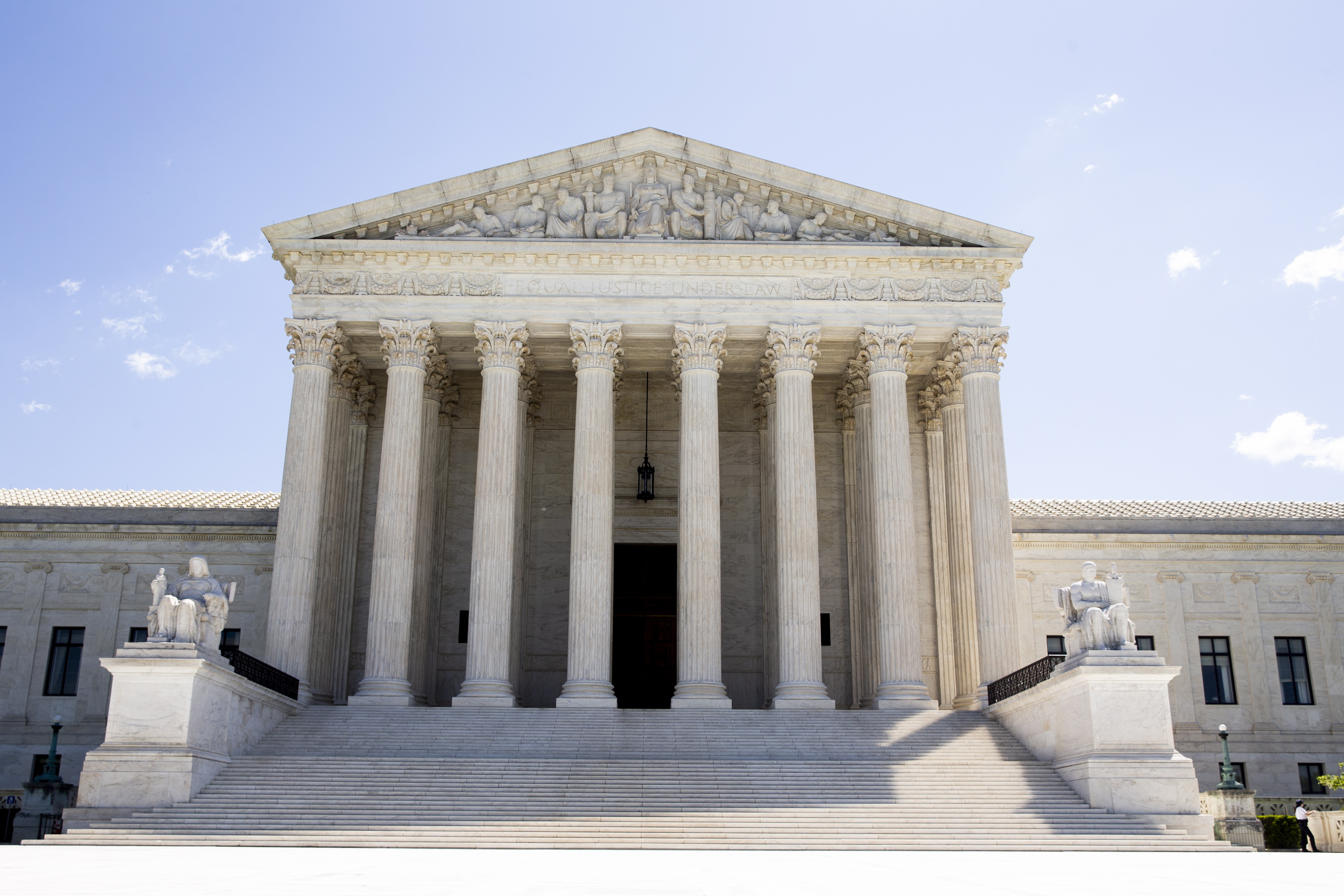 Exterior view of the United States Supreme Court building in Washington (EFE/Michael Reynolds)