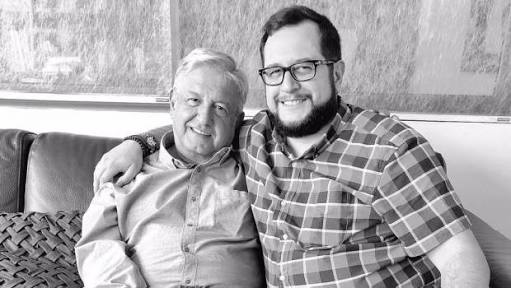 José Ramón López Beltrán con su papá AMLO (Foto: Facebook)