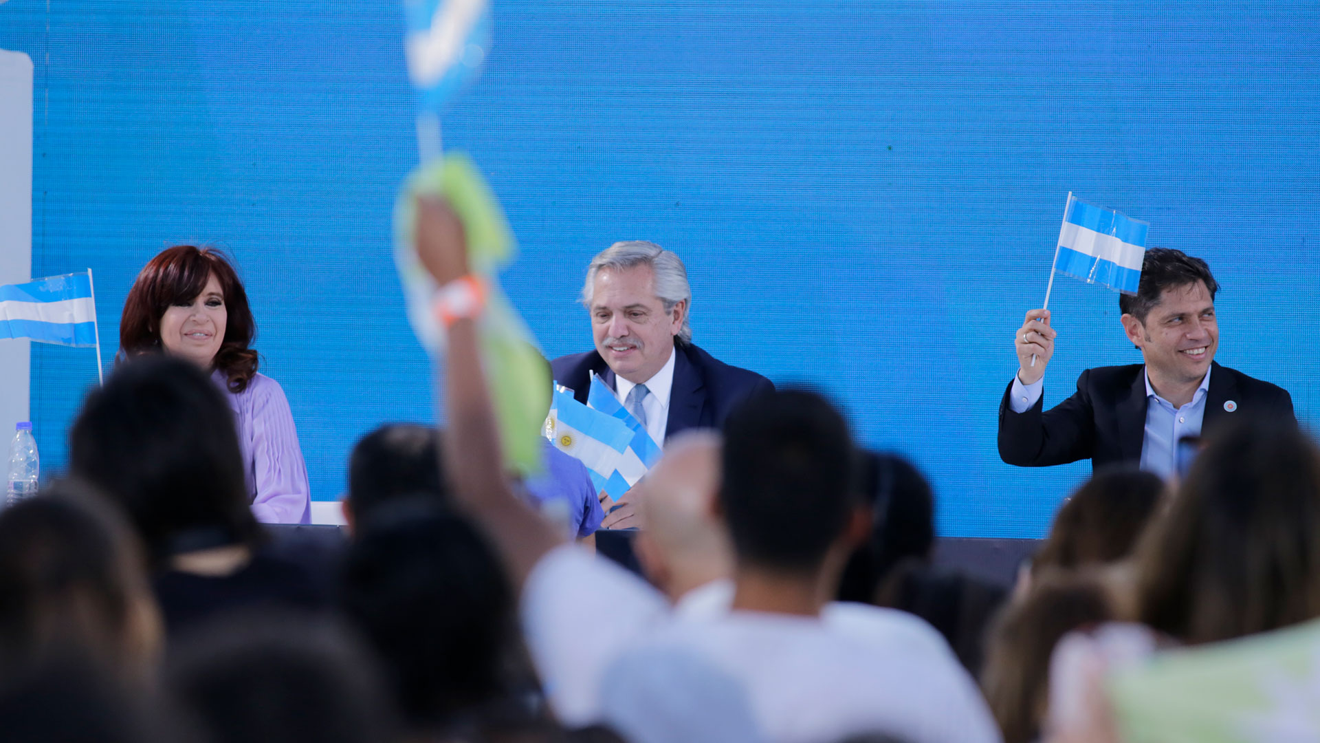 Alberto Fernández junto a Cristina Kirchner y Axel Kicillof en el acto que se llevó a cabo en Merlo (Luciano González)