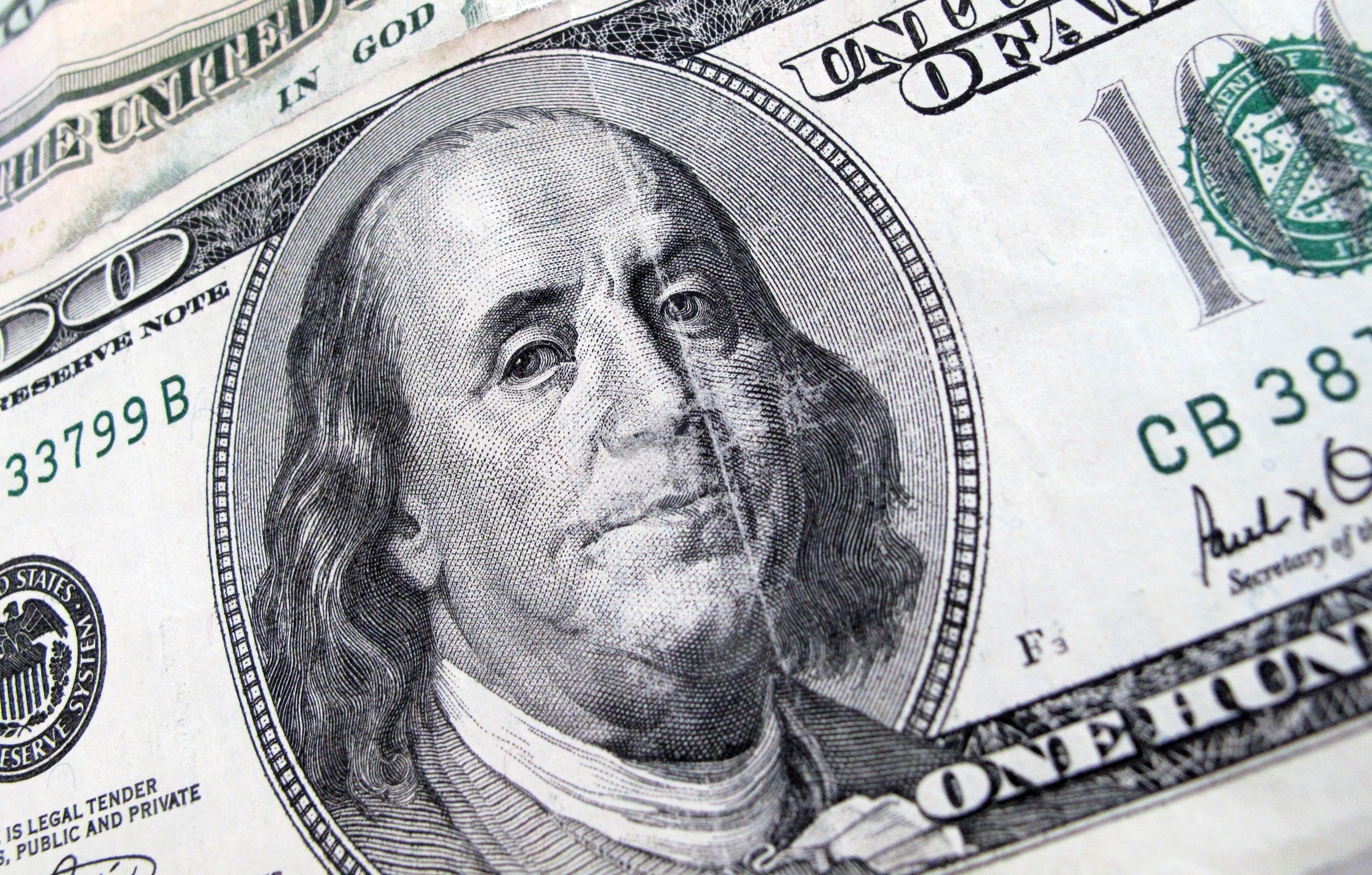 El salto del riesgo pa&iacute;s no alter&oacute; al d&oacute;lar, pero empieza a impactar en la brecha cambiaria