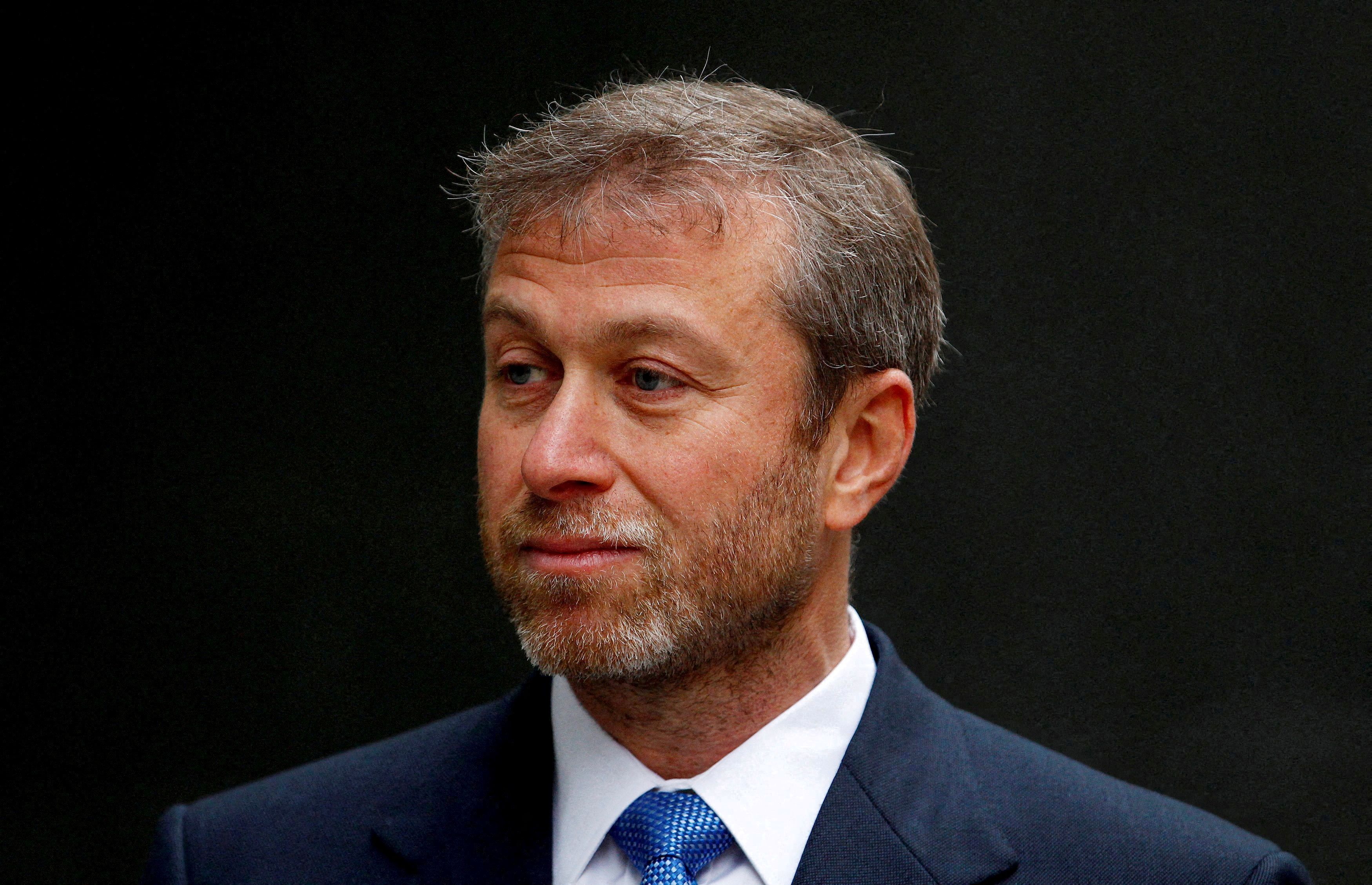 El millonario ruso Roman Abramovich fue obligado a desprenderse del club inglés