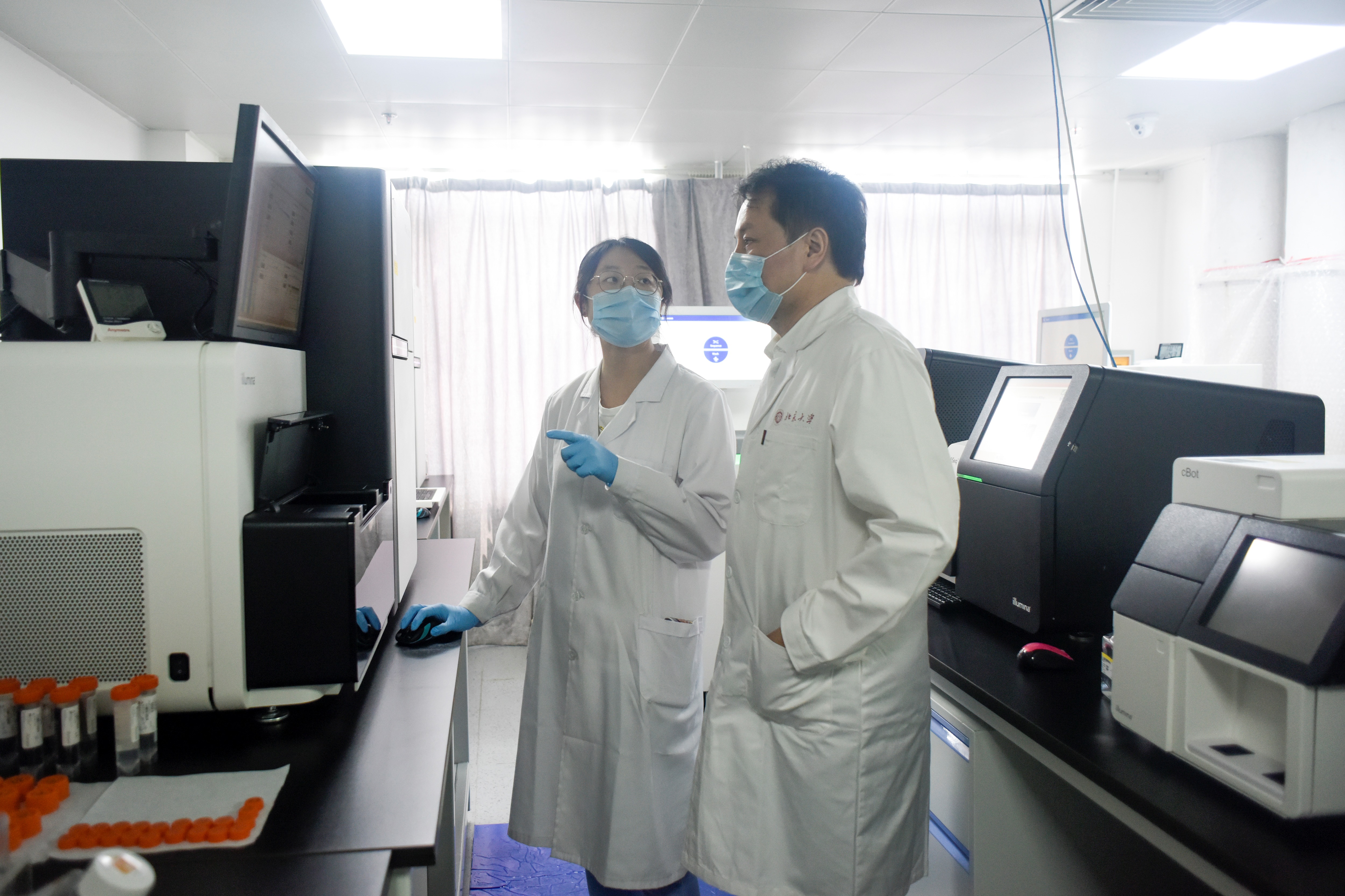 Trabajos en el Centro de Innovación Avanzada en Genómica de la Universidad de Beijing (AFP)