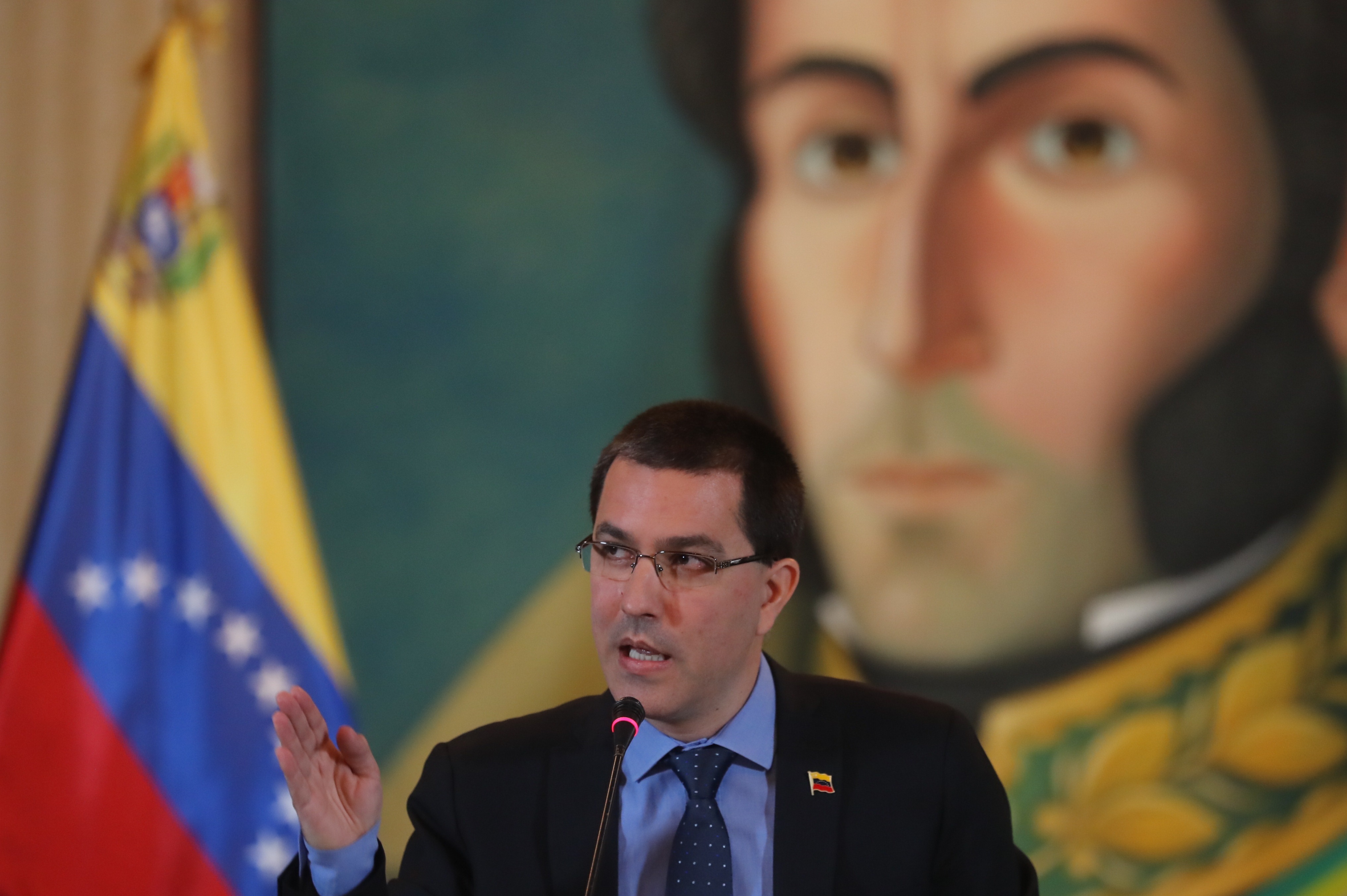 Jorge Arreaza confirmó que Henrique Capriles mantuvo reuniones privadas con Maduro para acordar su participación en las elecciones parlamentarias  